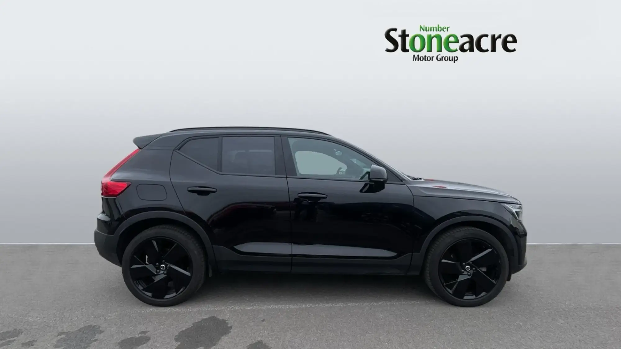 Volvo XC40 2.0 B3 MHEV Plus Black Edition DCT Auto Euro 6 (s/s) 5dr WF75EEO Image 3