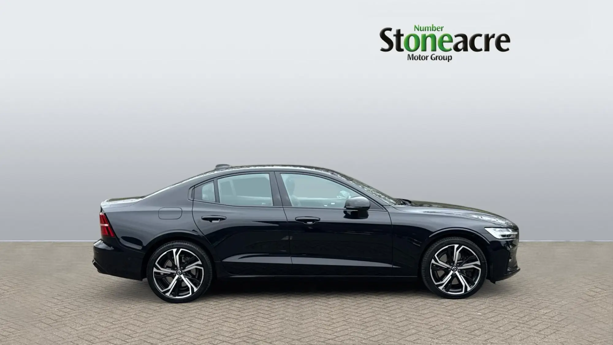 Volvo S60 2.0 B5P Plus Dark 4dr AWD Auto PT73BEC Image 3