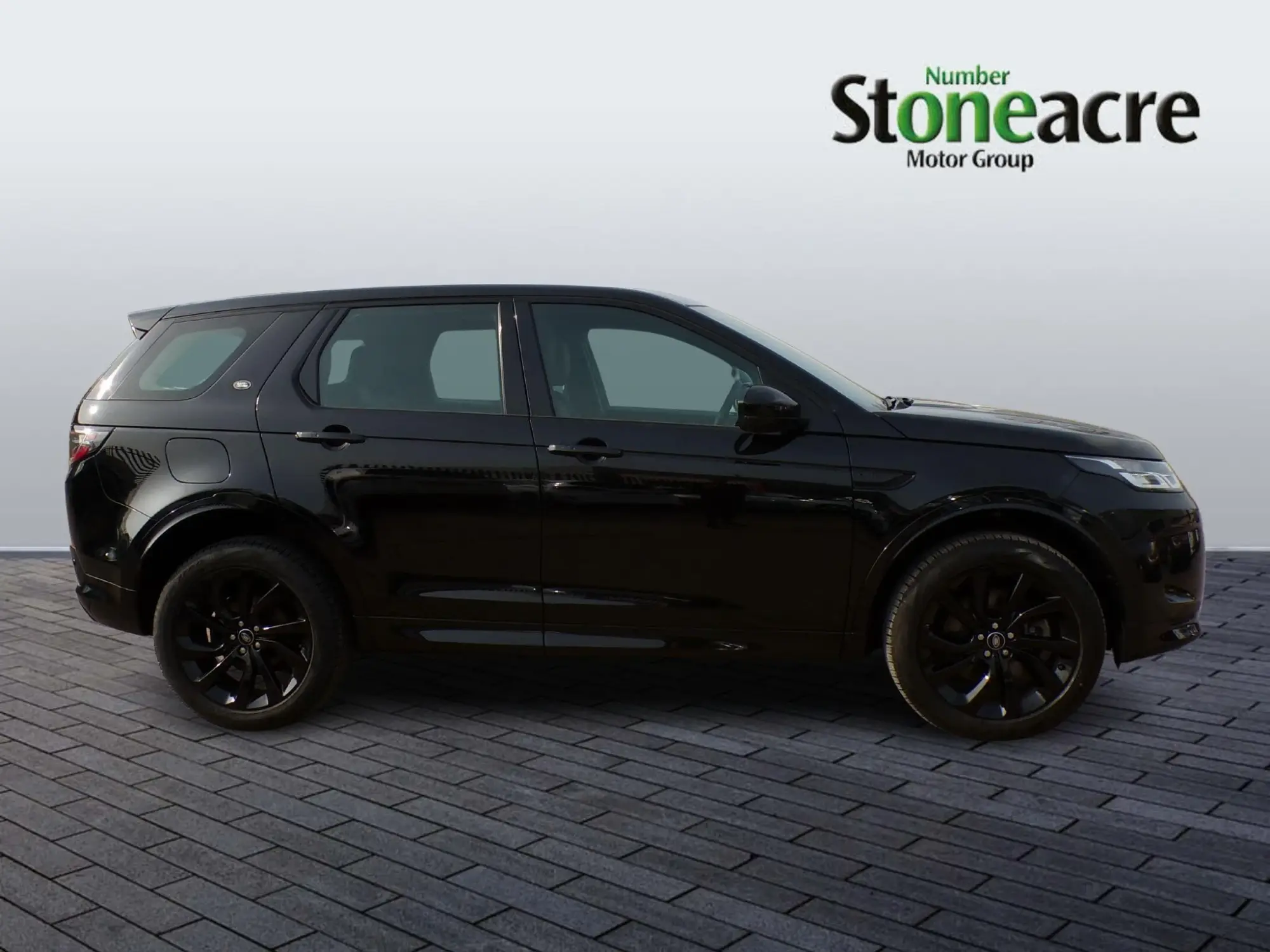 Land Rover Discovery Sport Image 2