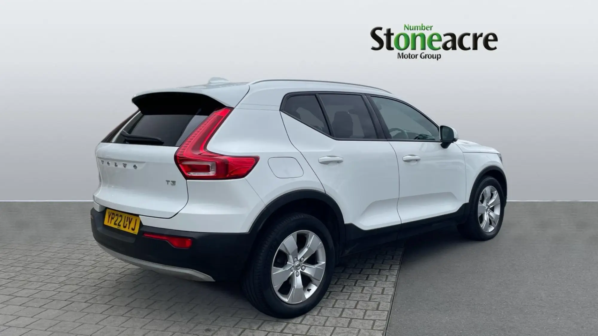Volvo XC40 1.5 T3 [163] Momentum 5dr YP22UYJ Image 2