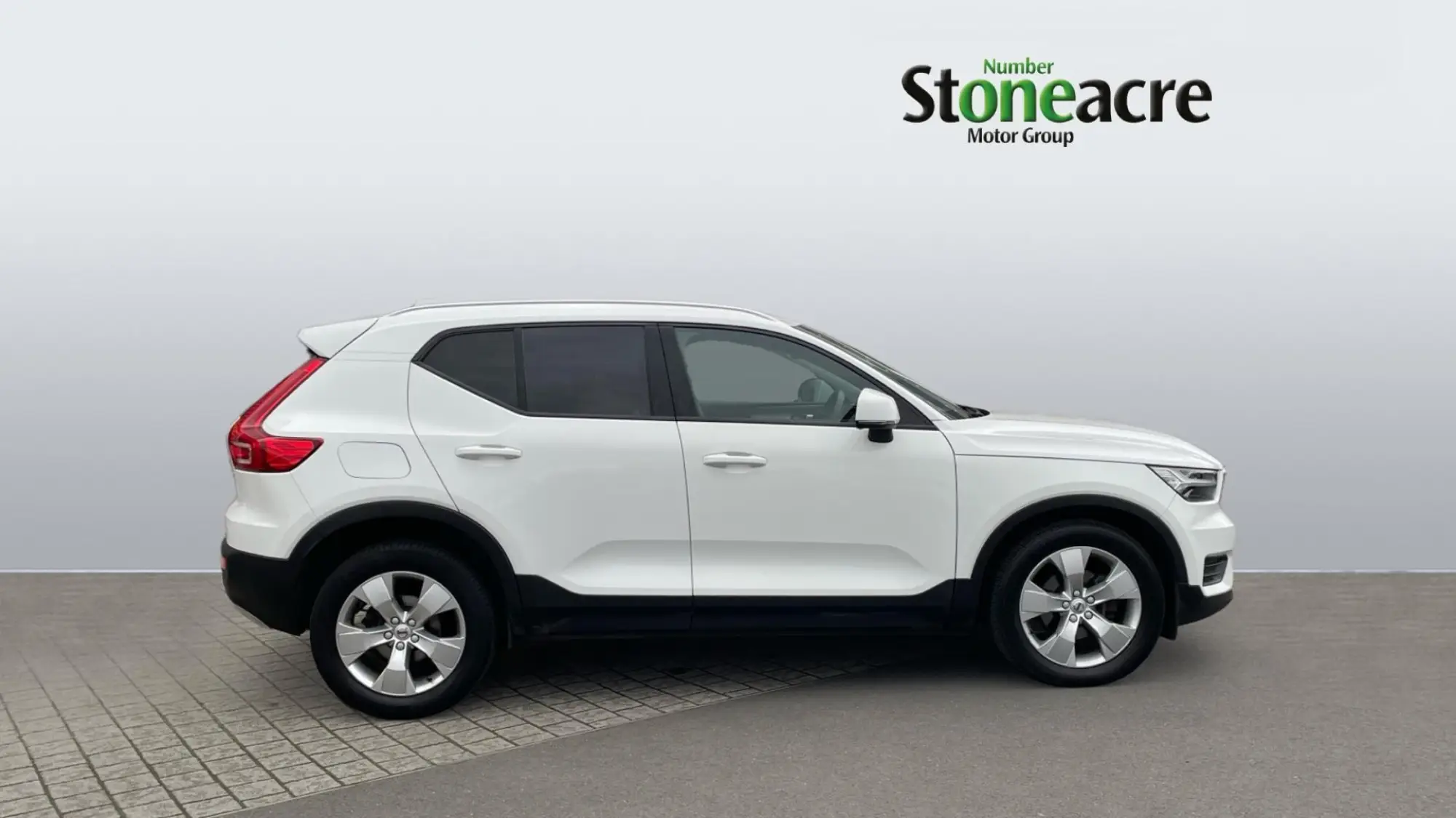 Volvo XC40 1.5 T3 [163] Momentum 5dr YP22UYJ Image 3