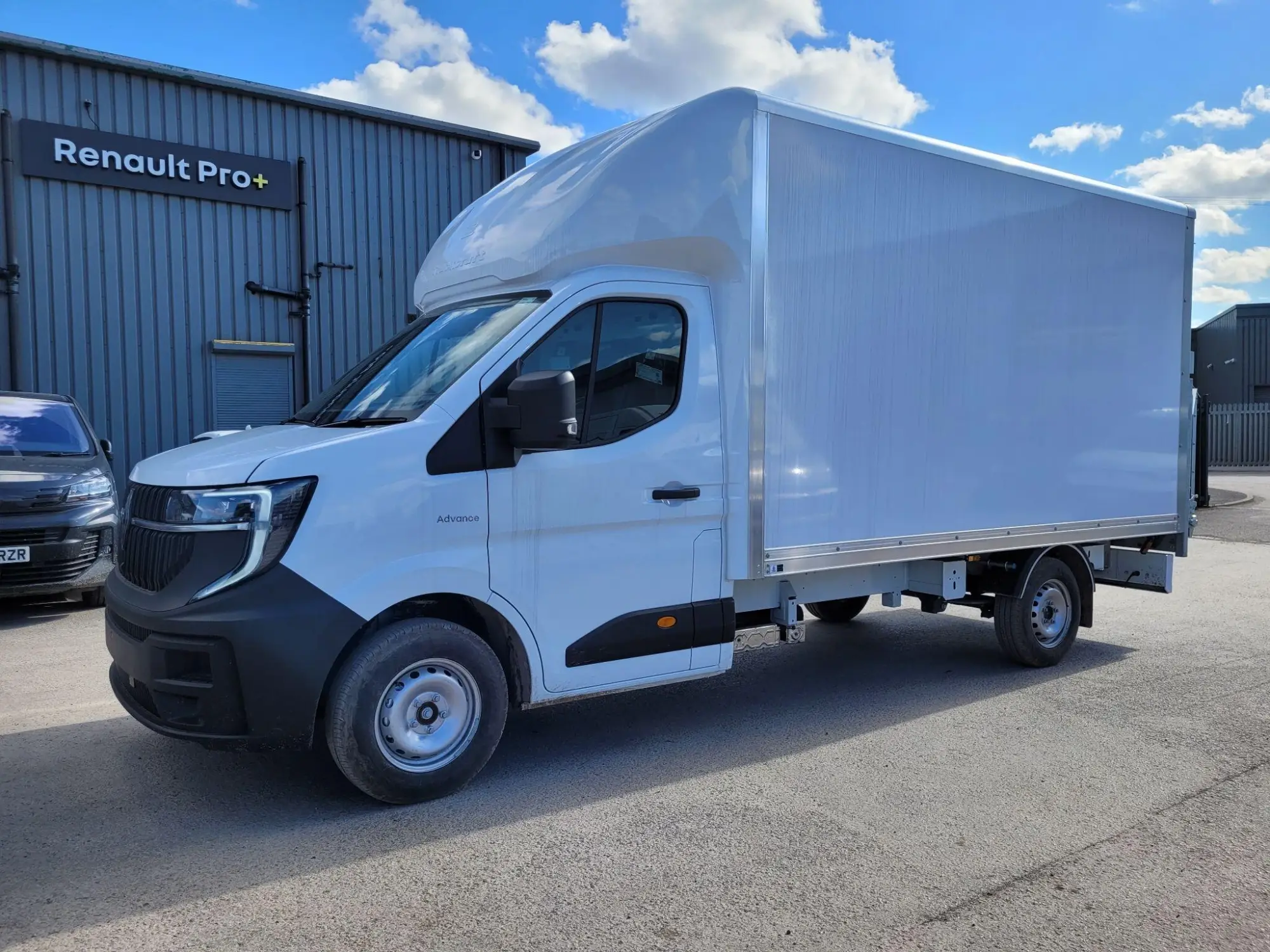 Renault Master 2.0 dCi 35 Advance Manual LWB Euro 6 (s/s) 2dr (Tail Lift) Image 2