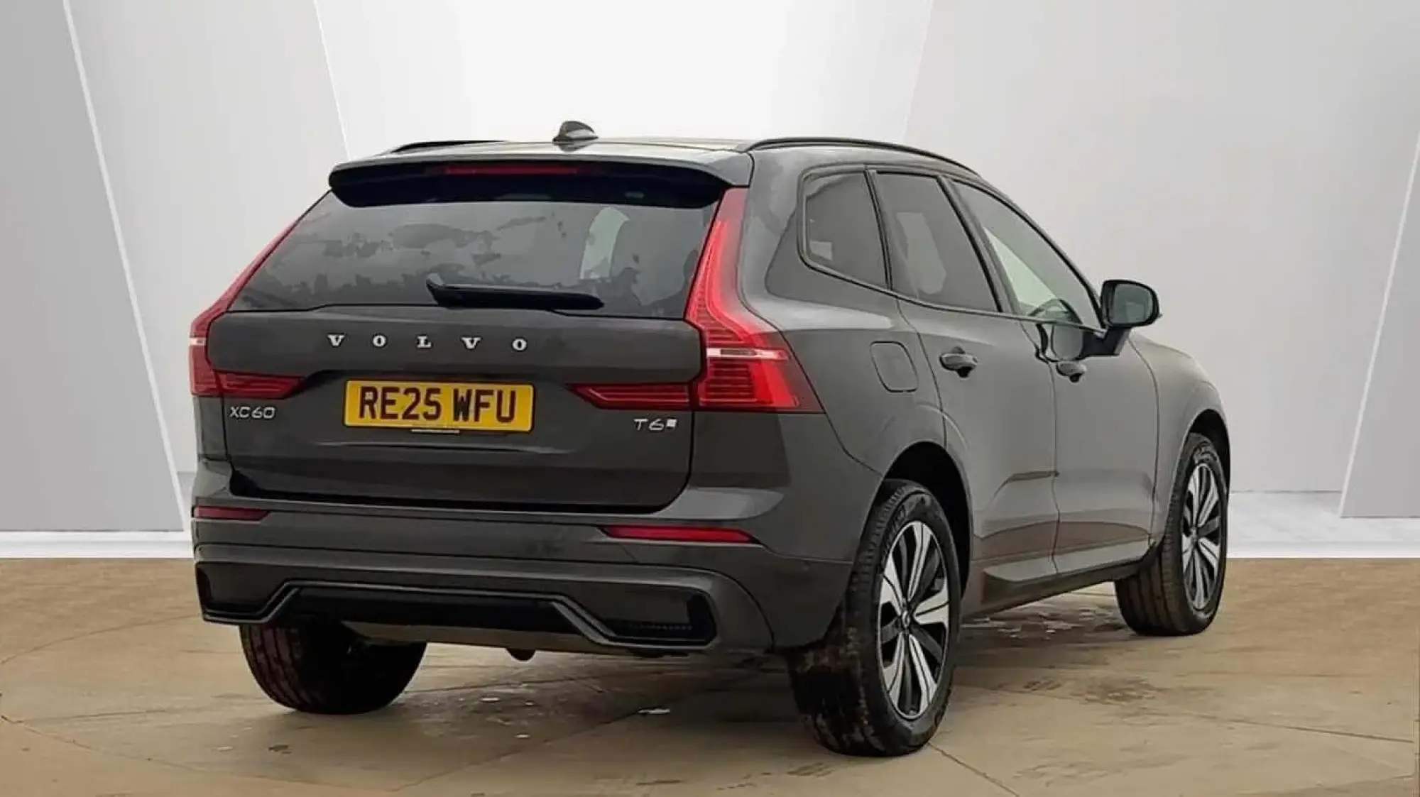 Volvo XC60 2.0h T6 18.8kWh Plus Auto AWD Euro 6 (s/s) 5dr RE25WFU Image 3