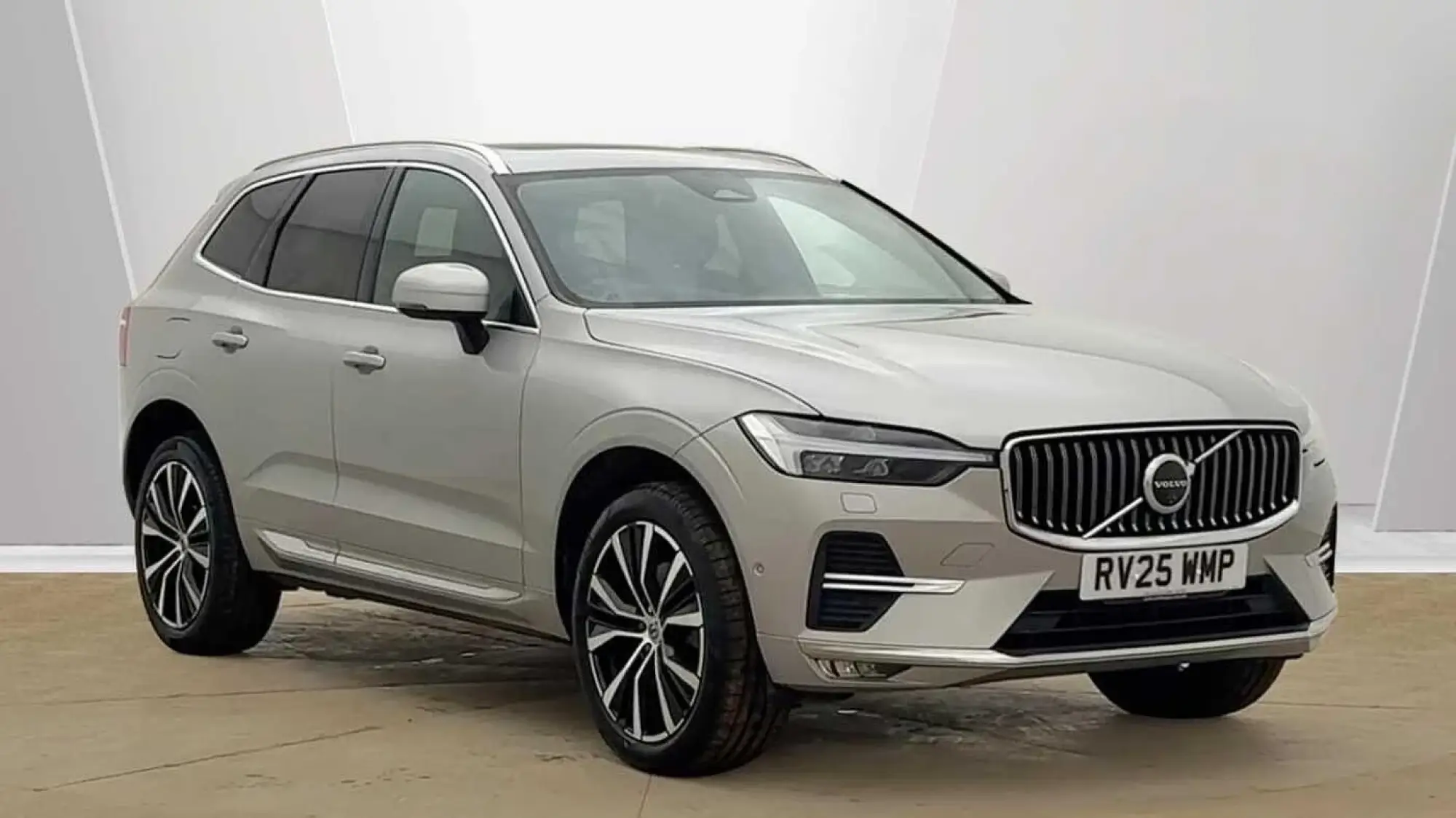 Volvo XC60 2.0 B5 MHEV Ultra Bright Auto AWD Euro 6 (s/s) 5dr RV25WMP Image 1