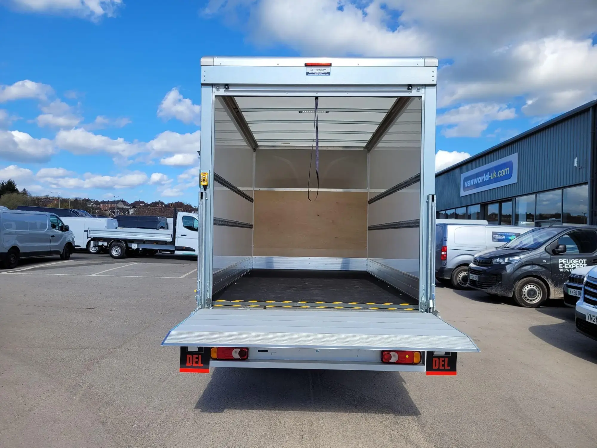 Renault Master 2.0 dCi 35 Advance Manual LWB Euro 6 (s/s) 2dr (Tail Lift) Image 1