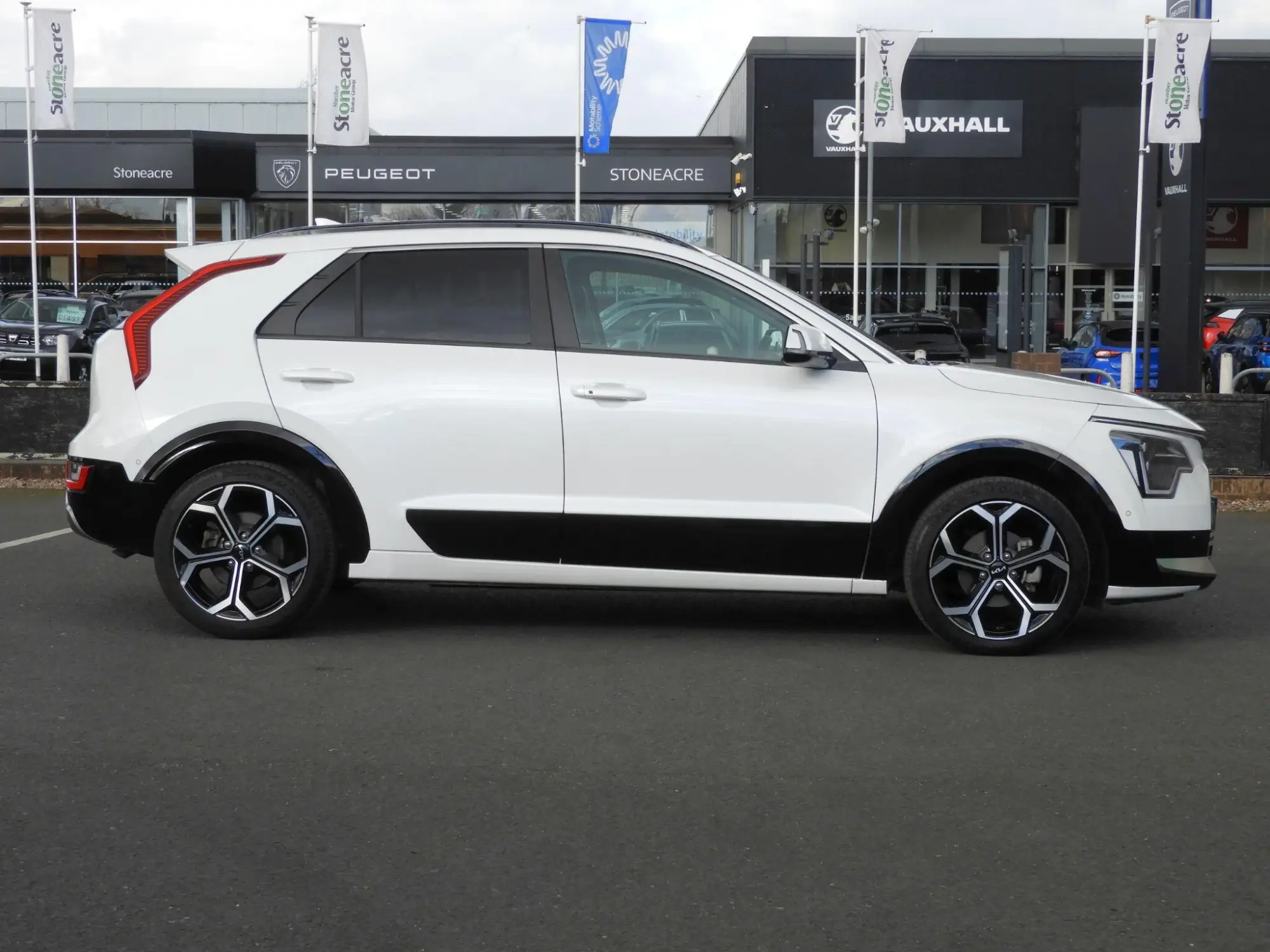 Kia Niro Hybrid 1.6 GDi Hybrid 4 5dr DCT BL23SPX Image 2