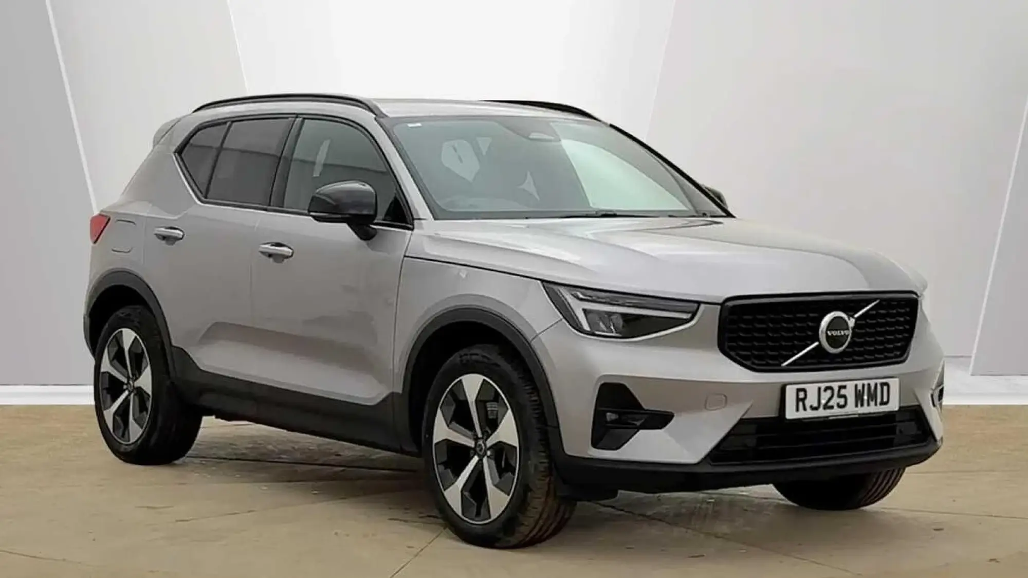 Volvo XC40 2.0 B3P Plus Dark 5dr Auto RJ25WMD Image 1