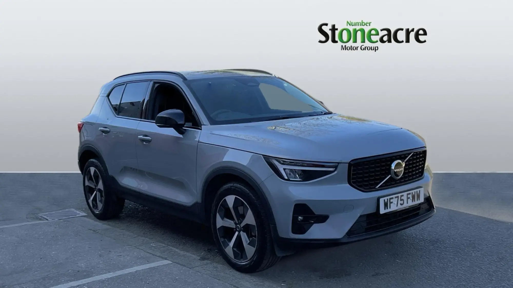 Volvo XC40 2.0 B3P Plus Dark 5dr Auto WF75FWW Image 1