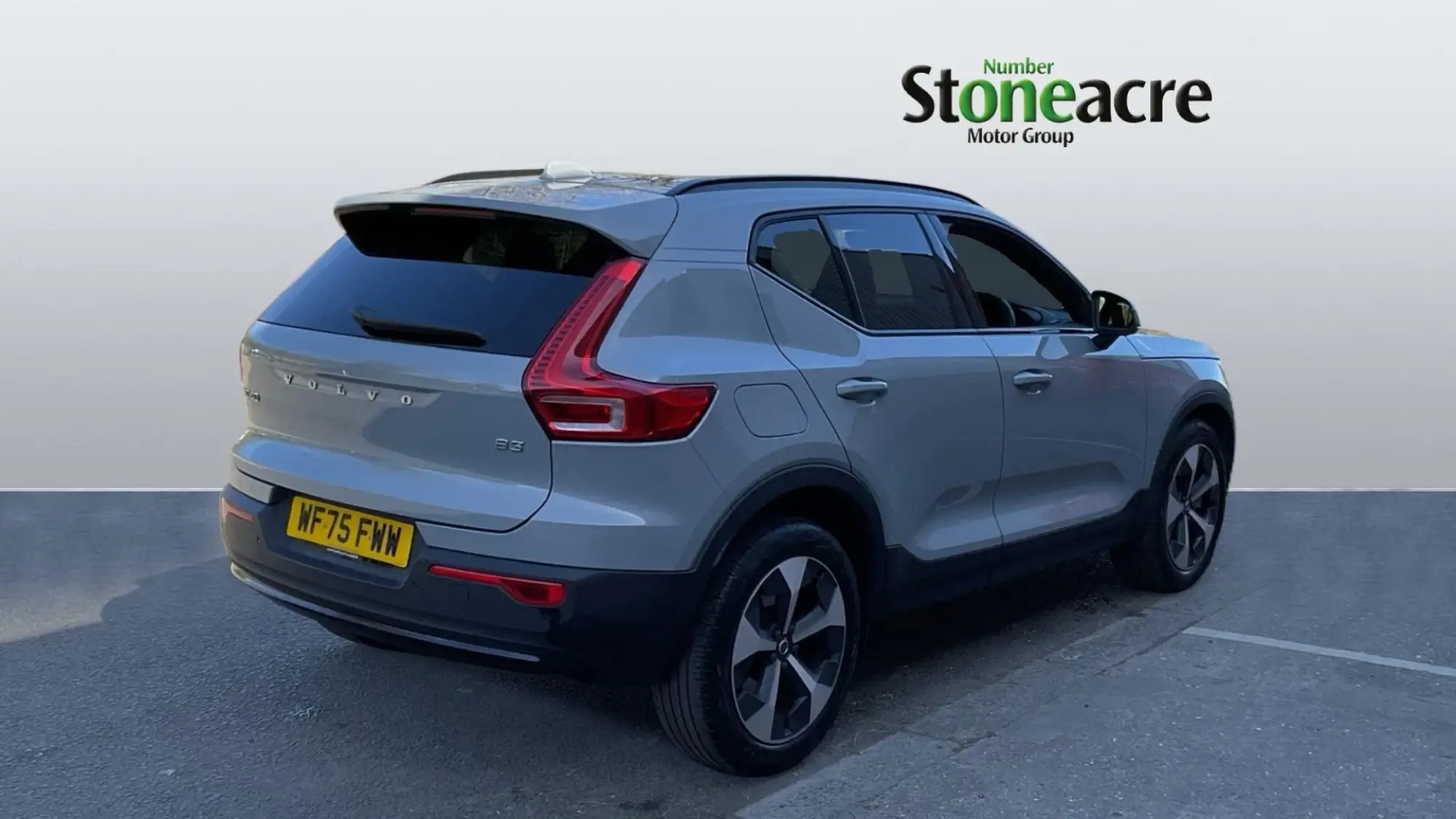 Volvo XC40 2.0 B3P Plus Dark 5dr Auto WF75FWW Image 2