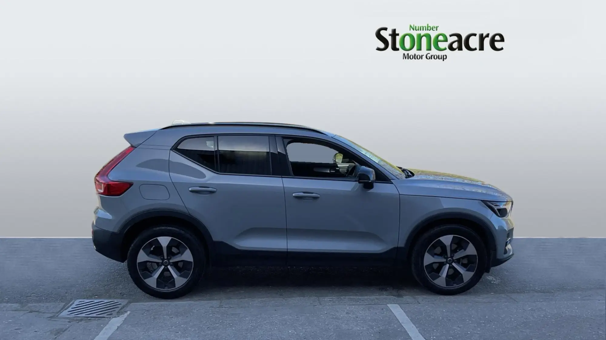 Volvo XC40 2.0 B3P Plus Dark 5dr Auto WF75FWW Image 3