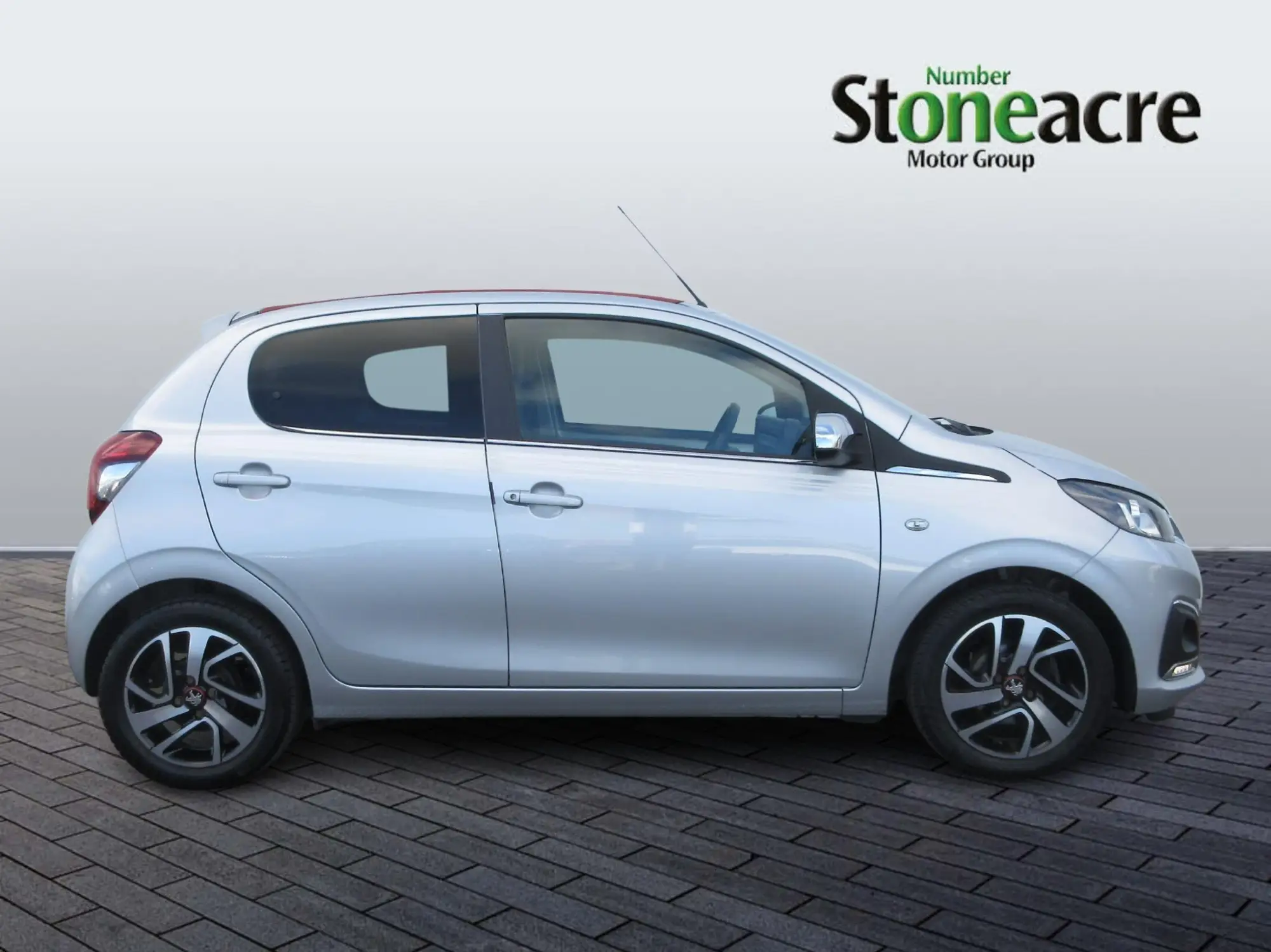 Peugeot 108 Top! Cabrio 1.0 Collection Top! 5dr Petrol Manual Euro 6 (s/s) (72 ps) NU20FWF Image 2