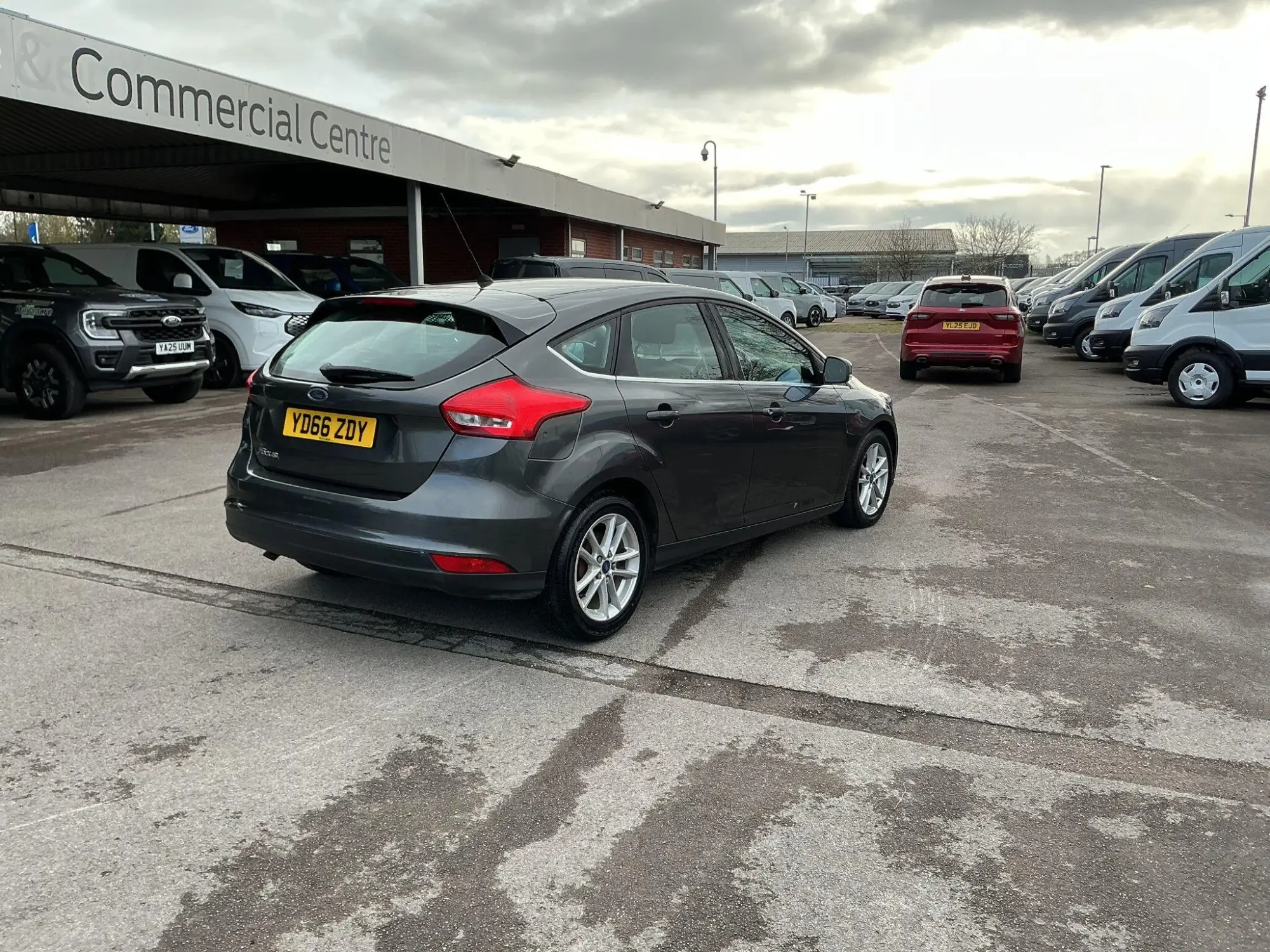 Ford Focus 1.5 TDCi Zetec Hatchback 5dr Diesel Manual Euro 6 (s/s) (120 ps) YD66ZDY Image 3