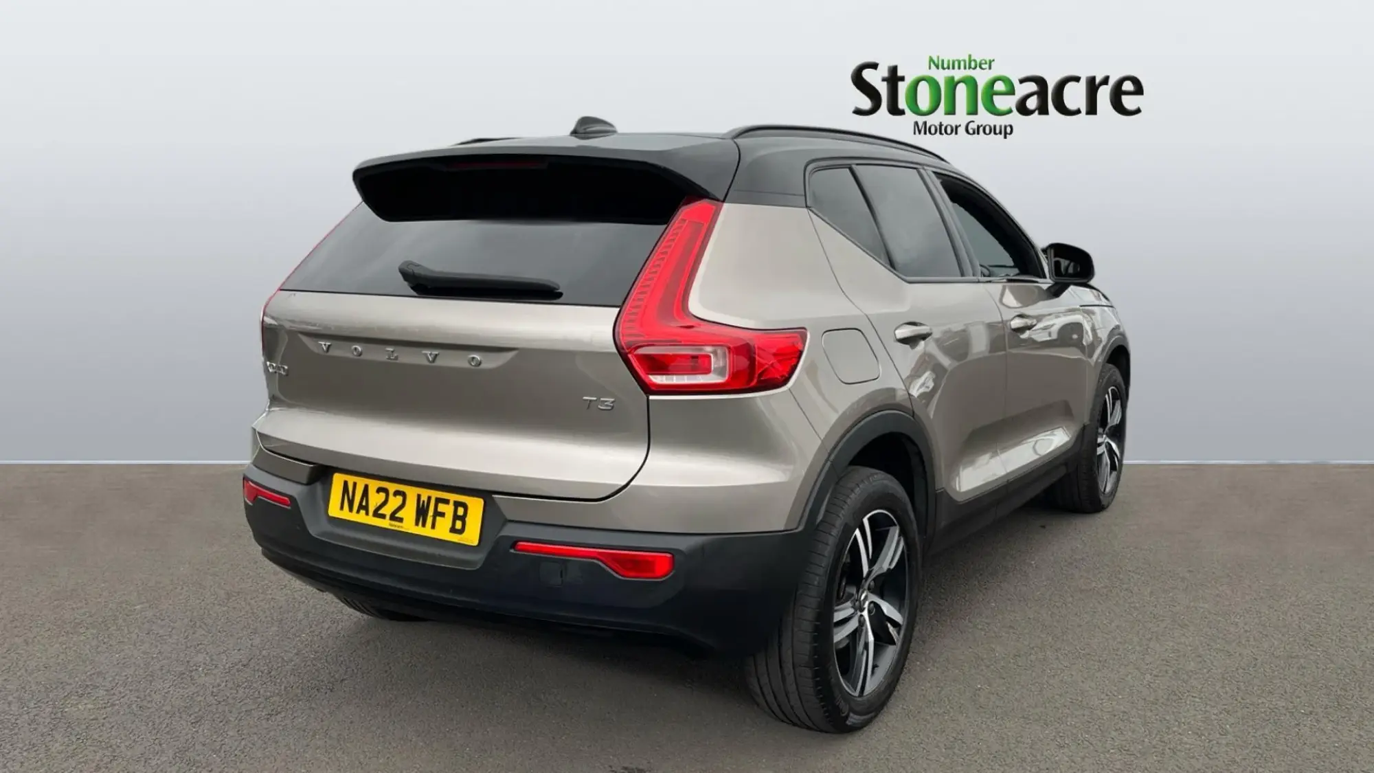 Volvo XC40 R-Design T3 (163 hp) Manual NA22WFB Image 2