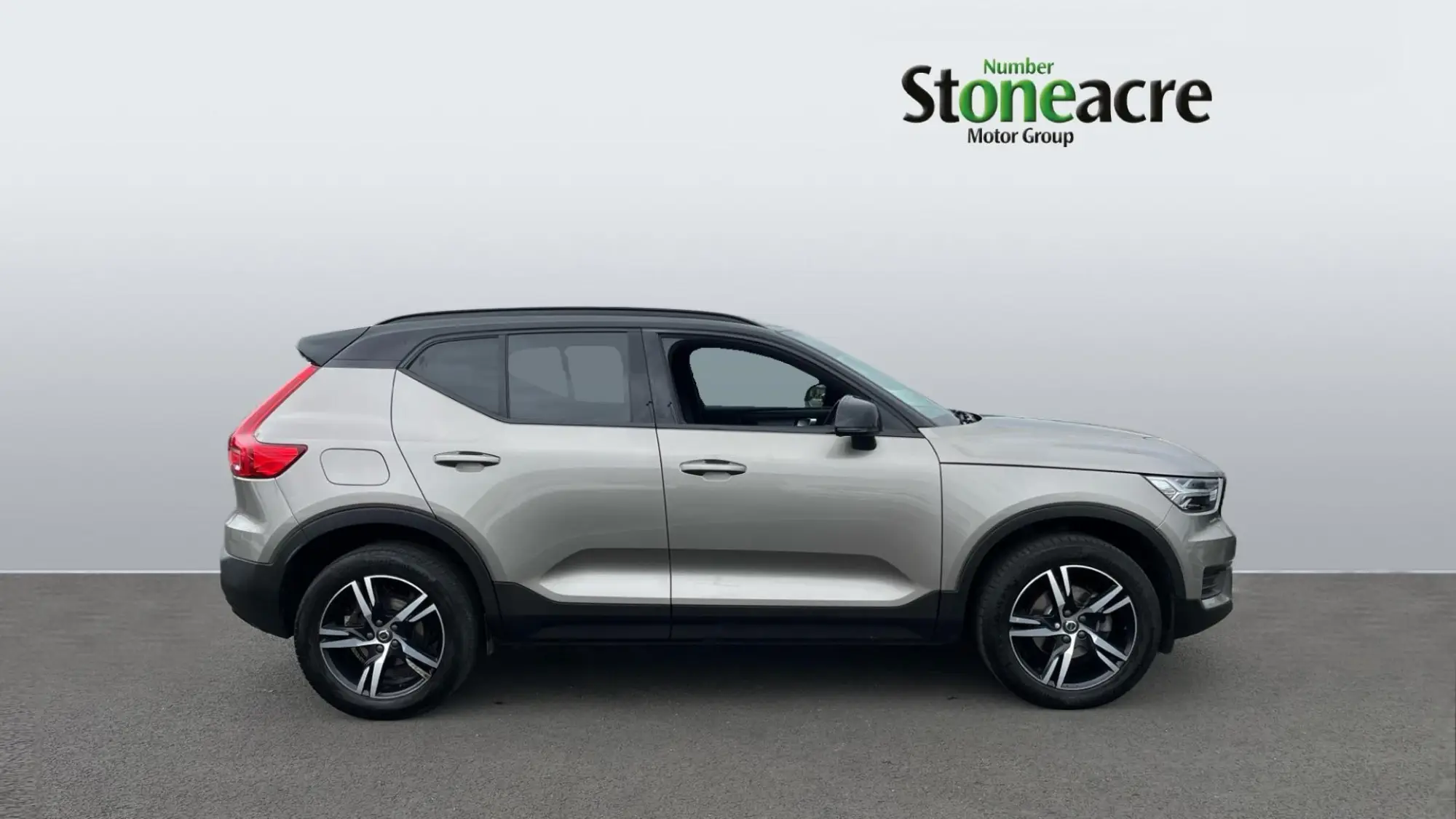 Volvo XC40 R-Design T3 (163 hp) Manual NA22WFB Image 3