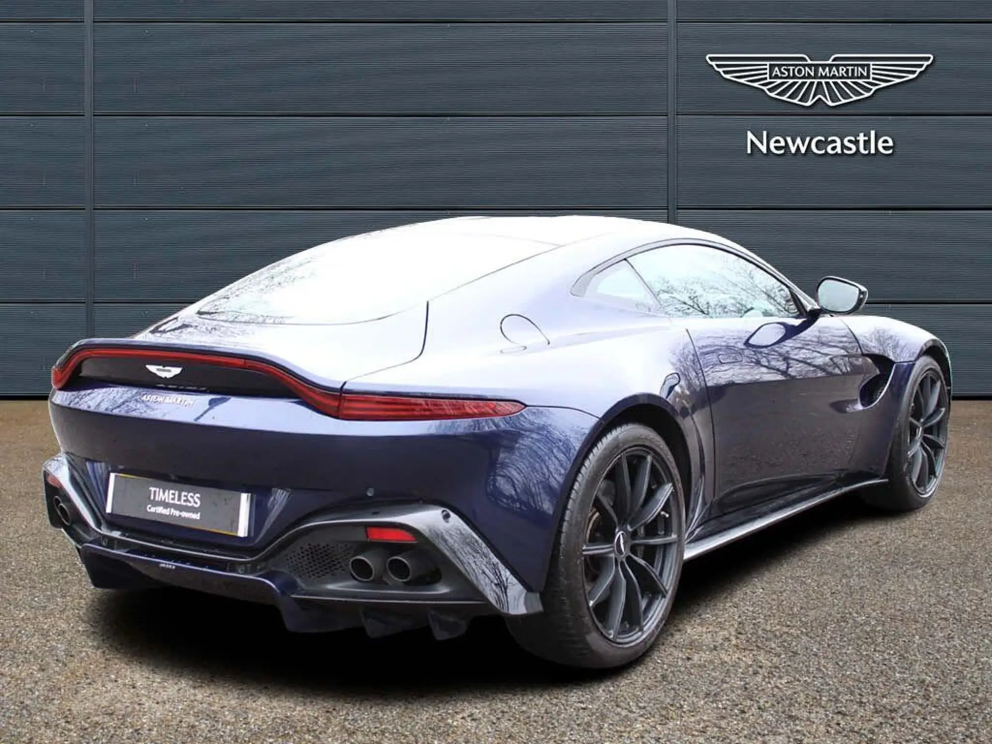 Aston Martin Vantage Image 3