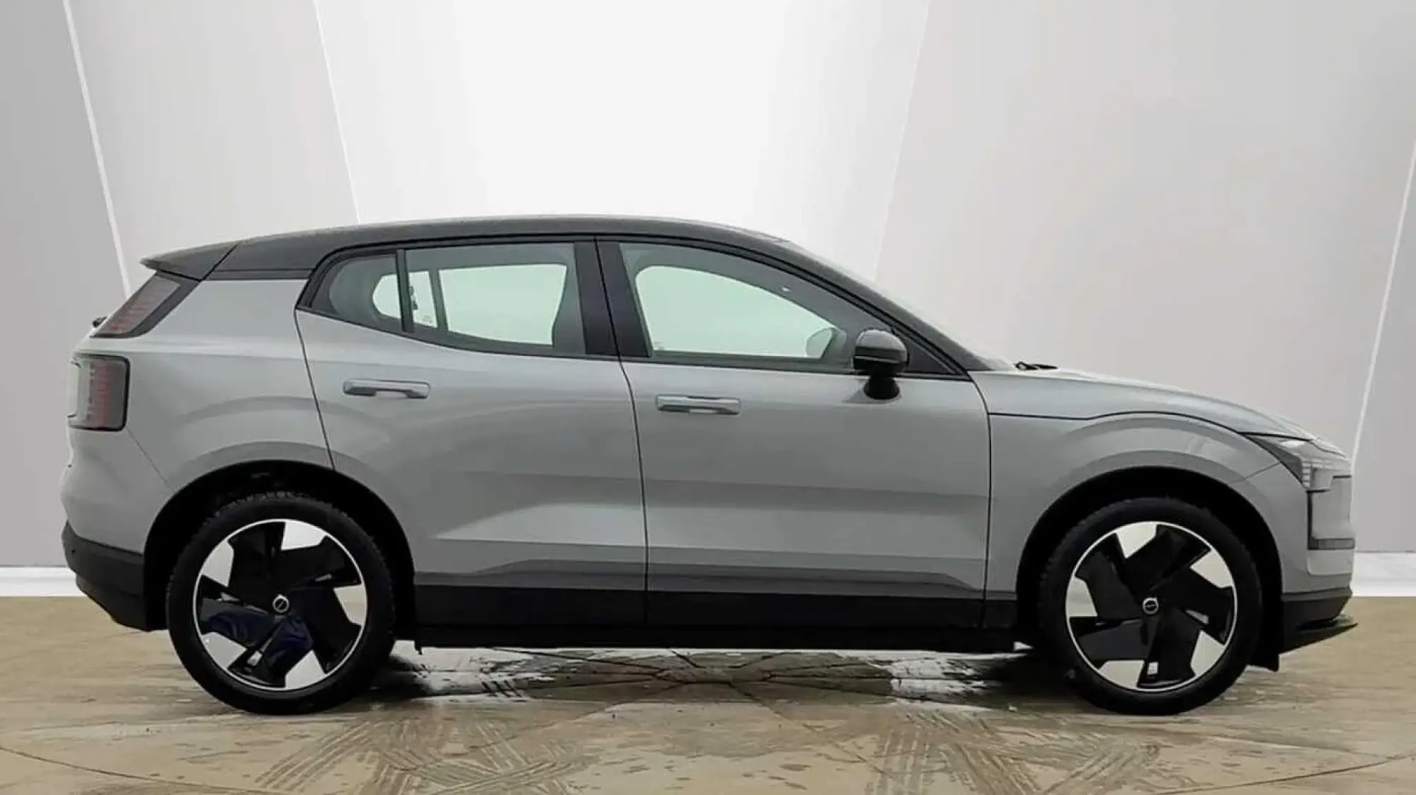 Volvo EX30 Twin Performance 69kWh Plus Auto AWD 5dr OW75YDU Image 2