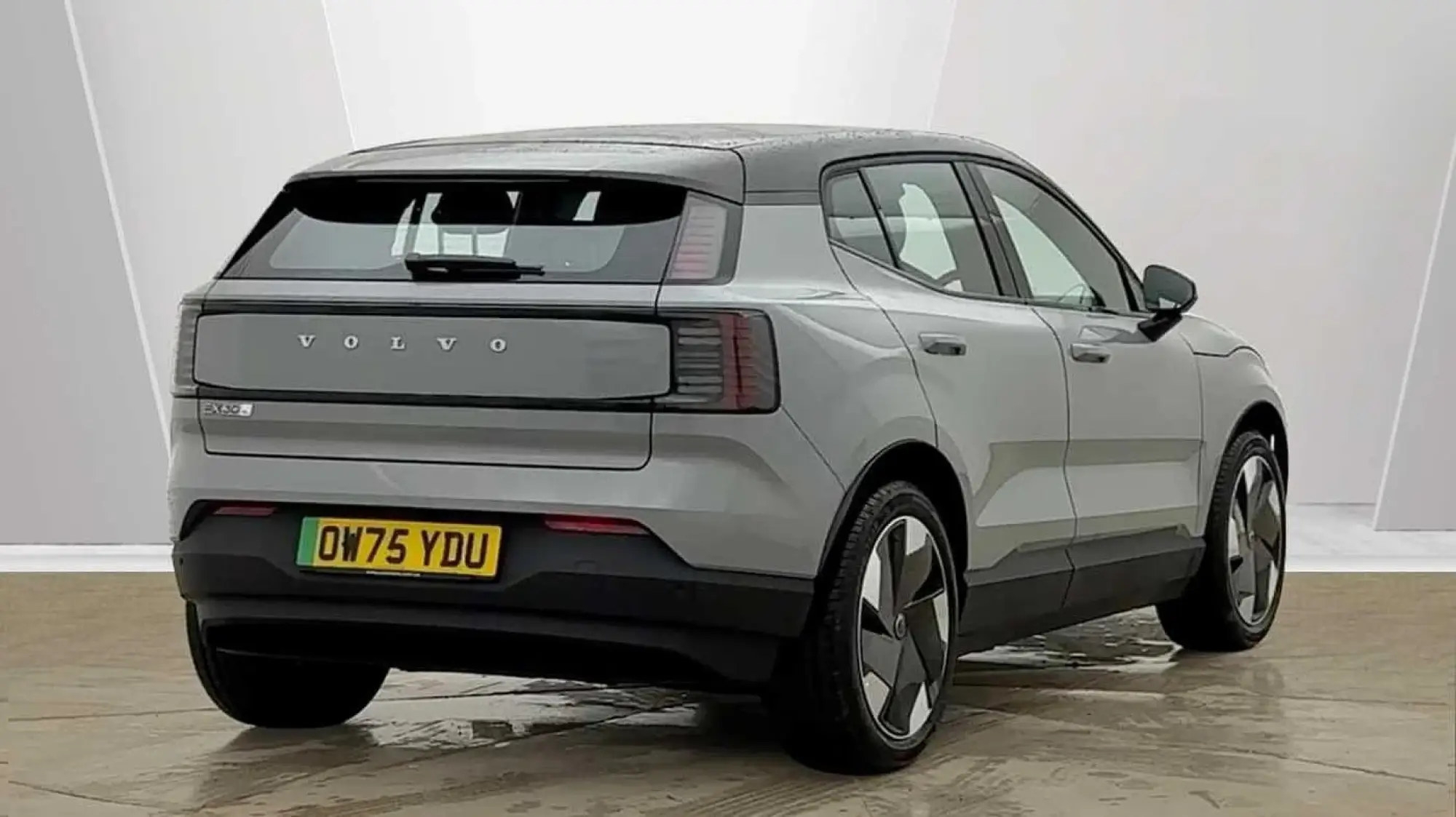 Volvo EX30 Twin Performance 69kWh Plus Auto AWD 5dr OW75YDU Image 3