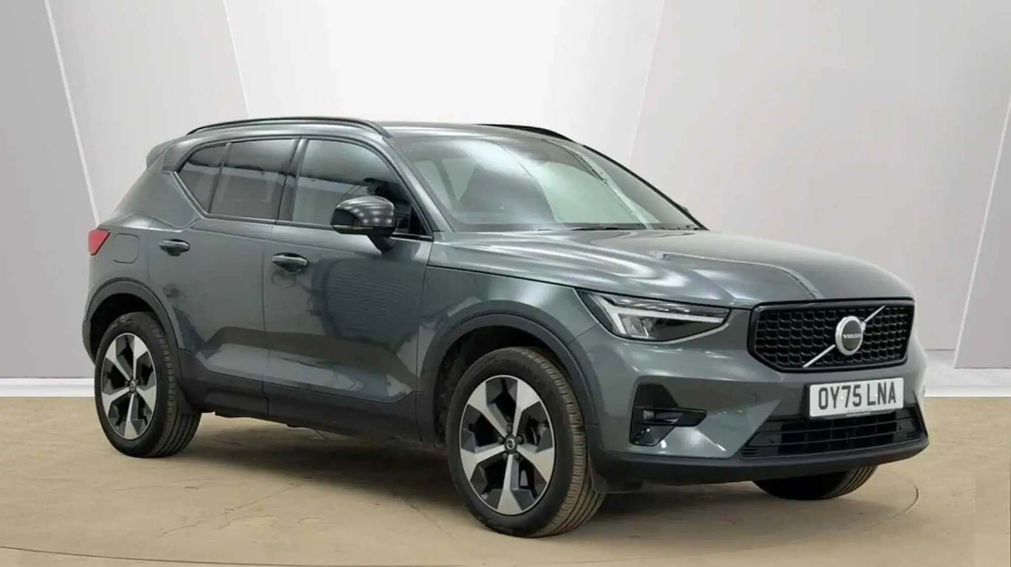 Volvo XC40 2.0 B3P Plus Dark 5dr Auto OY75LNA Image 1