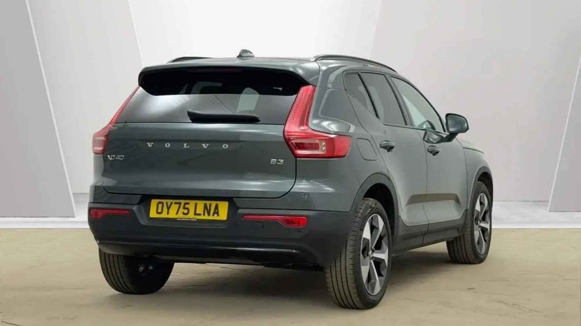 Volvo XC40 2.0 B3P Plus Dark 5dr Auto OY75LNA Image 3
