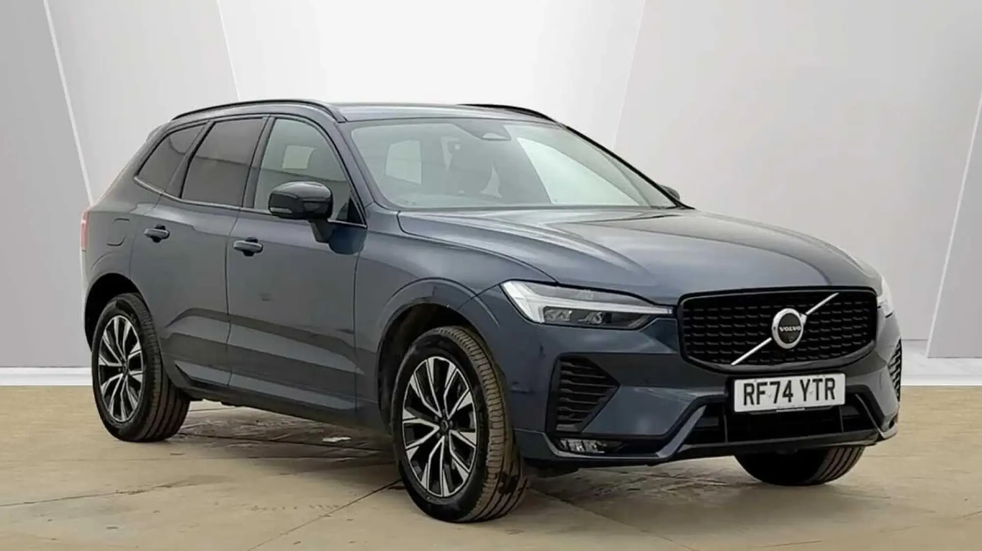 Volvo XC60 Plus Dark B5 (250 hp) RF74YTR Image 1