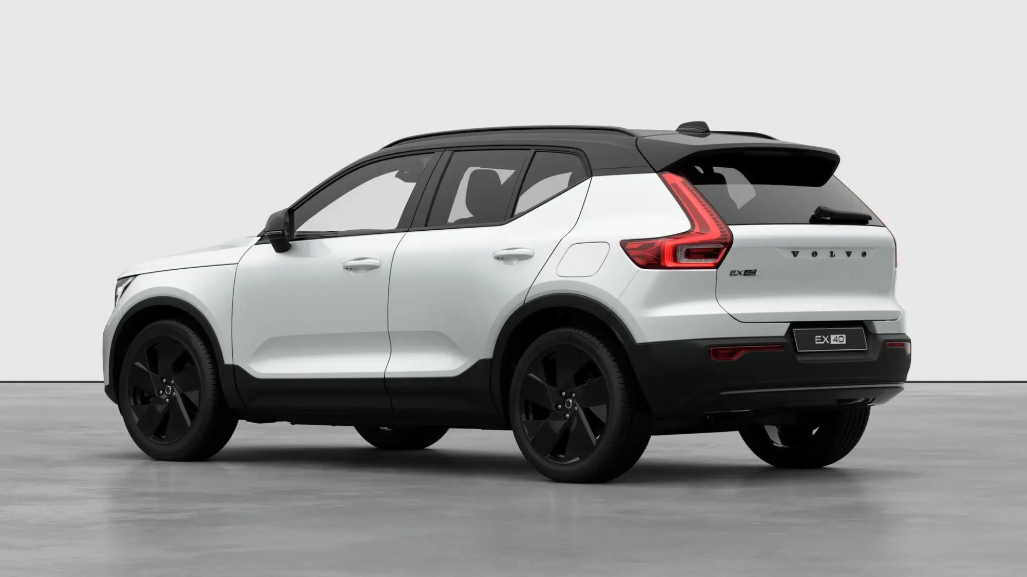 Volvo EX40 185kW Ext Range Plus Black Editon 82kWh 5dr Auto Image 3