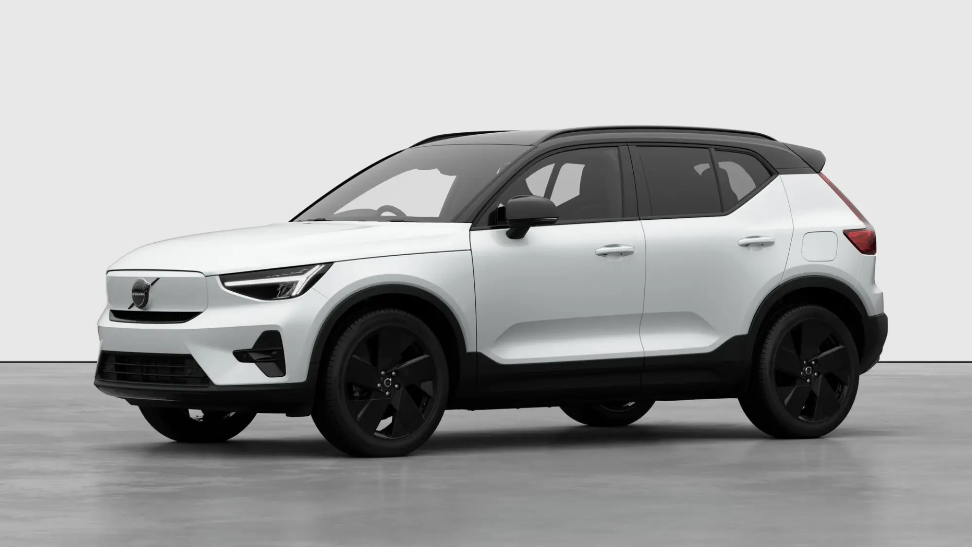 Volvo EX40 325kW TM Perf Plus Black Edition 82kWh 5dr Auto Image 1