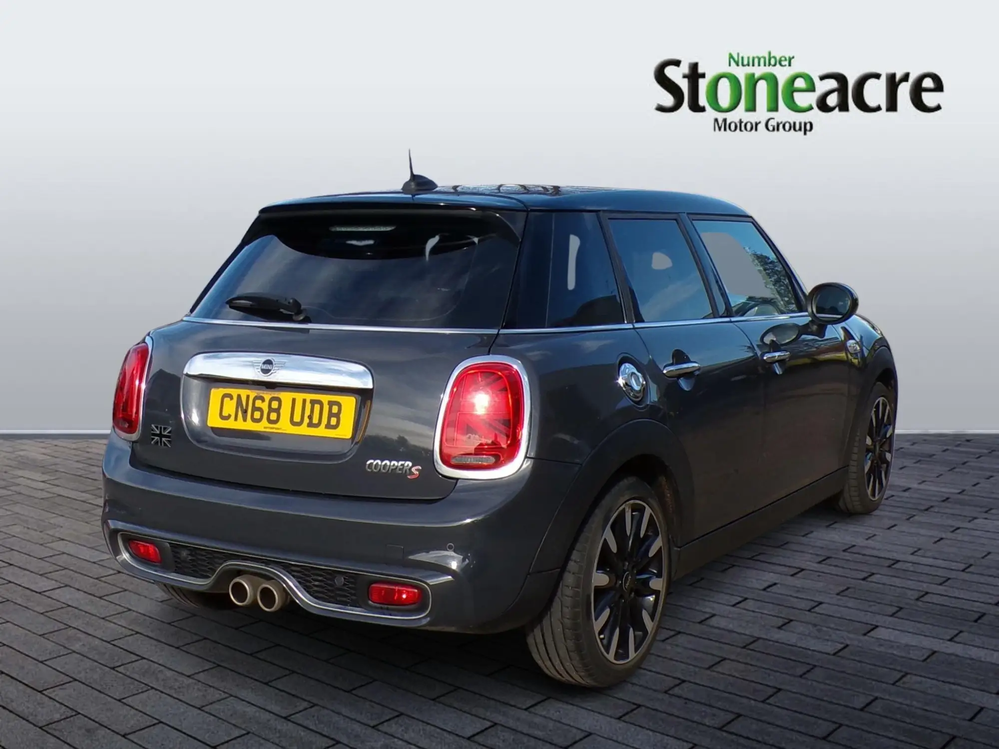 MINI Hatch 2.0 Cooper S Exclusive Steptronic Euro 6 (s/s) 5dr CN68UDB Image 3