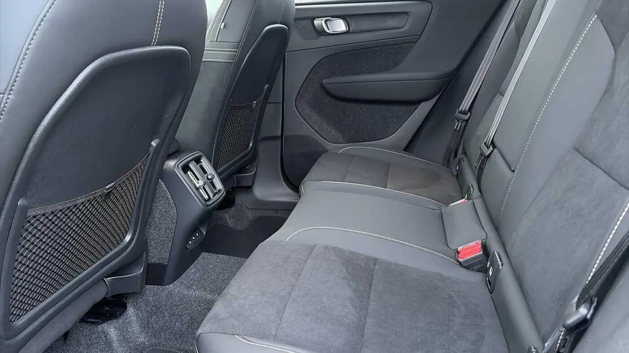 Volvo XC40 Image 28