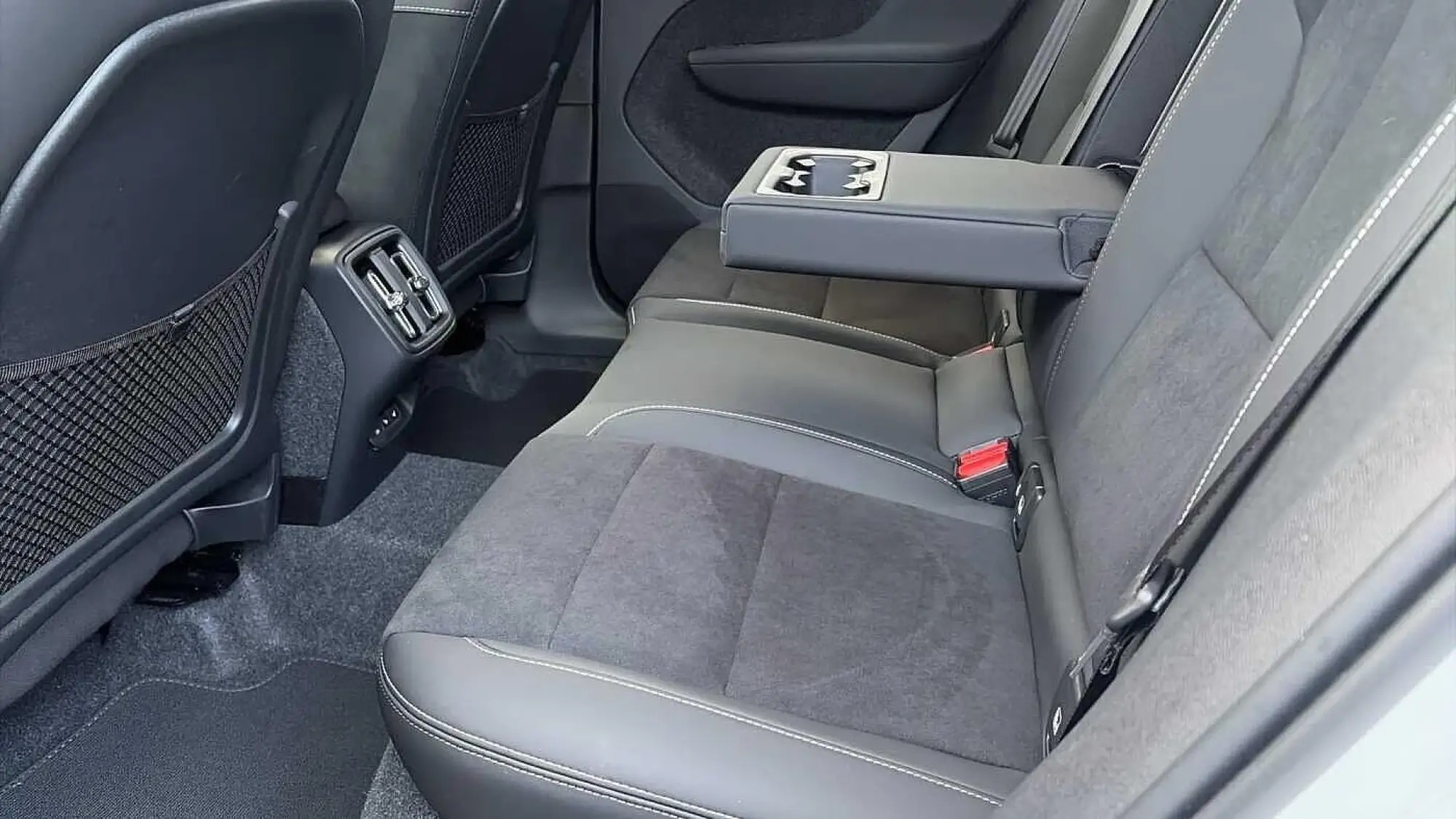 Volvo XC40 Image 40