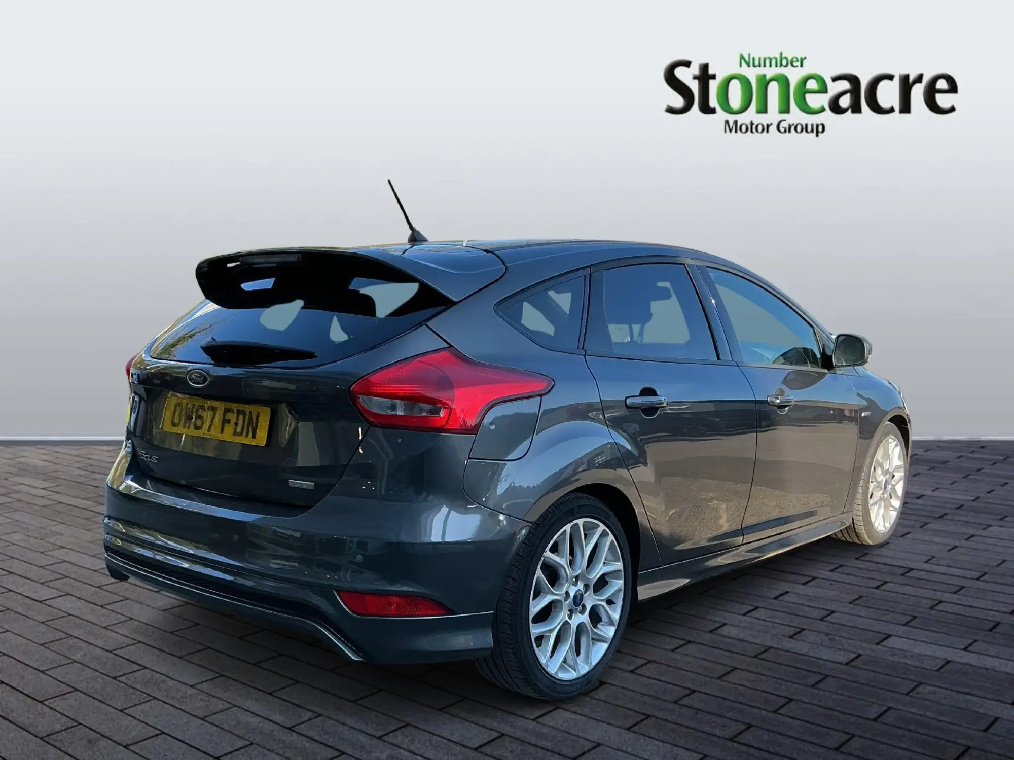 Ford Focus 1.0T EcoBoost ST-Line Euro 6 (s/s) 5dr OW67FDN Image 3