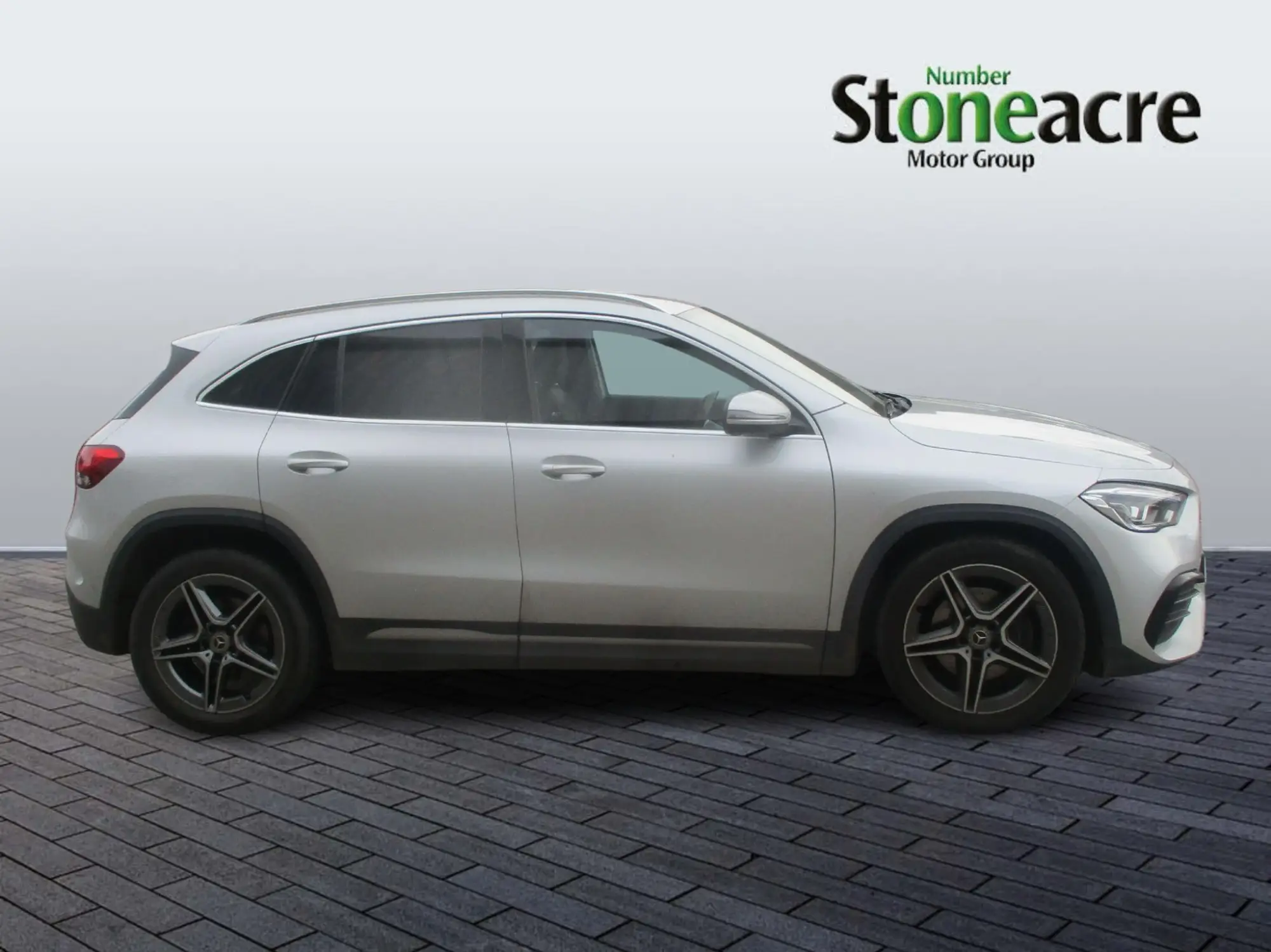 Mercedes-Benz GLA 2.0 GLA220d AMG Line 8G-DCT 4MATIC Euro 6 (s/s) 5dr AB51JOY Image 2