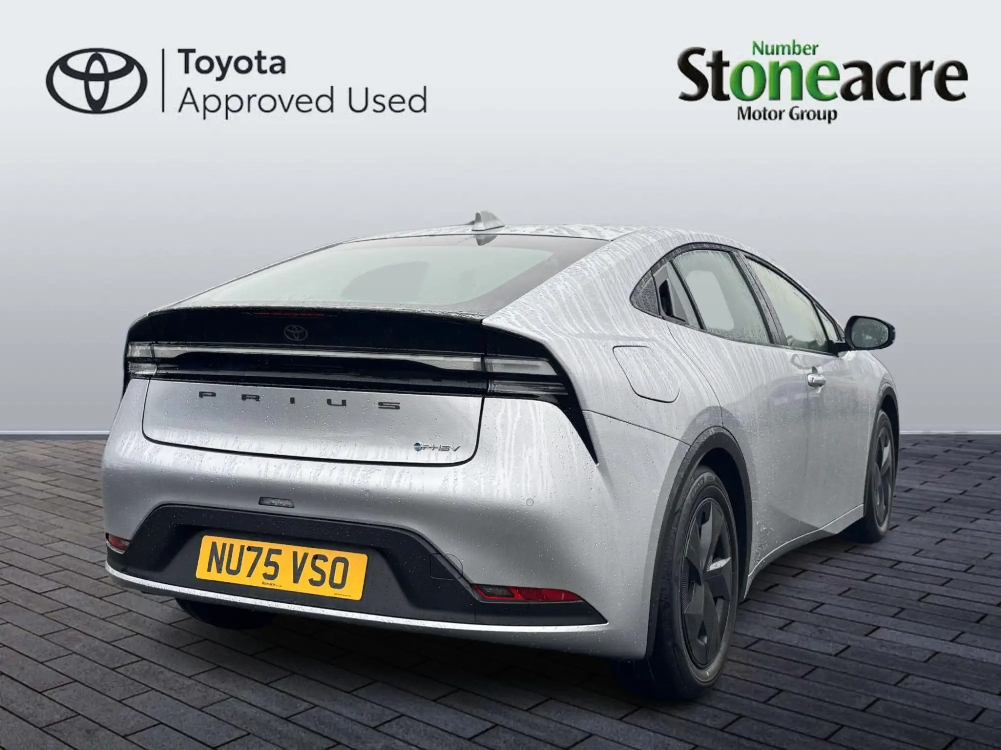 Toyota Prius Plug-in Hybrid 2.0 13.6 kWh Design CVT Euro 6 (s/s) 5dr NU75VSO Image 3