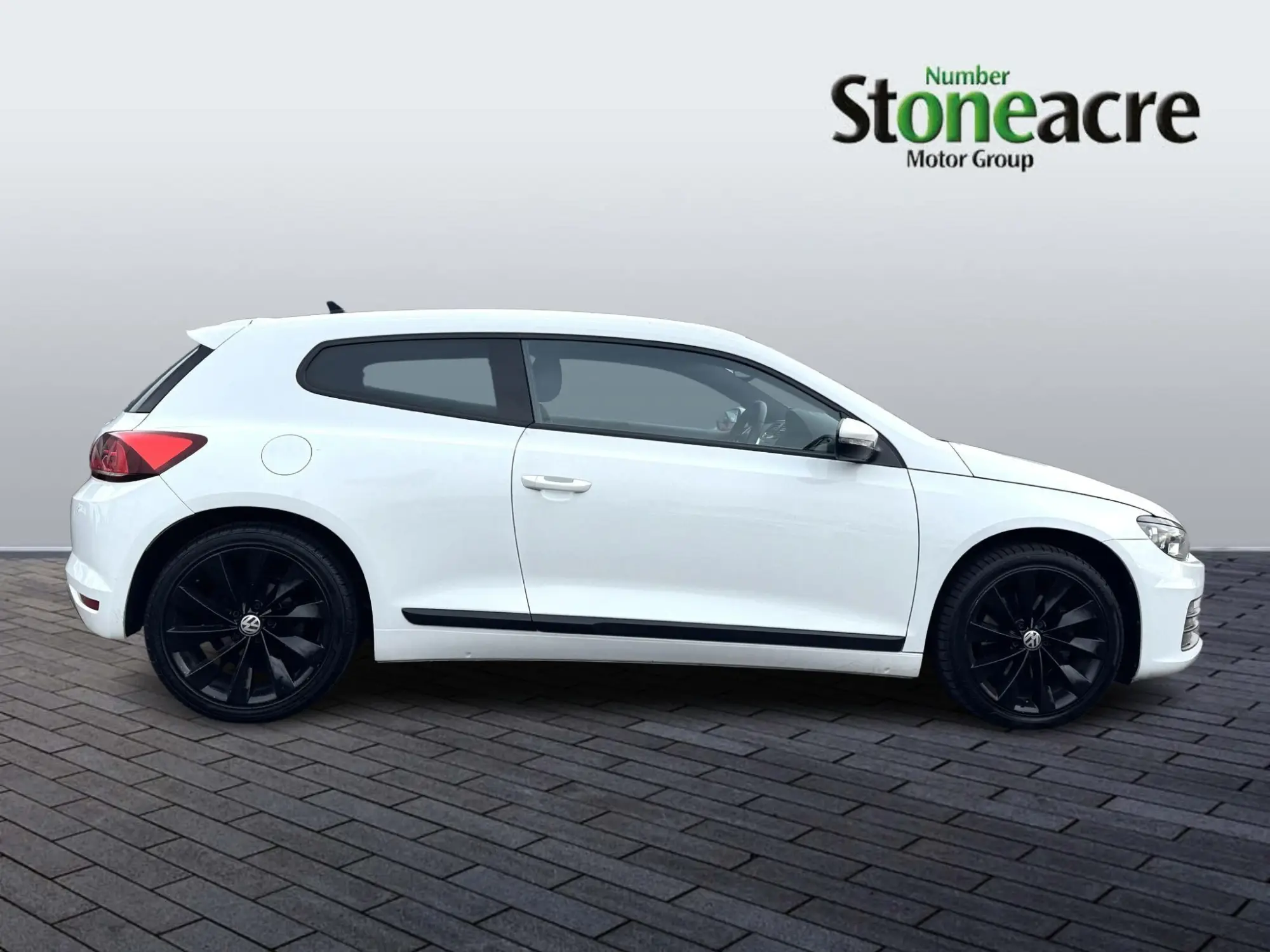 Volkswagen Scirocco 2.0 TSI BlueMotion Tech GT Euro 6 (s/s) 3dr BW16THN Image 2