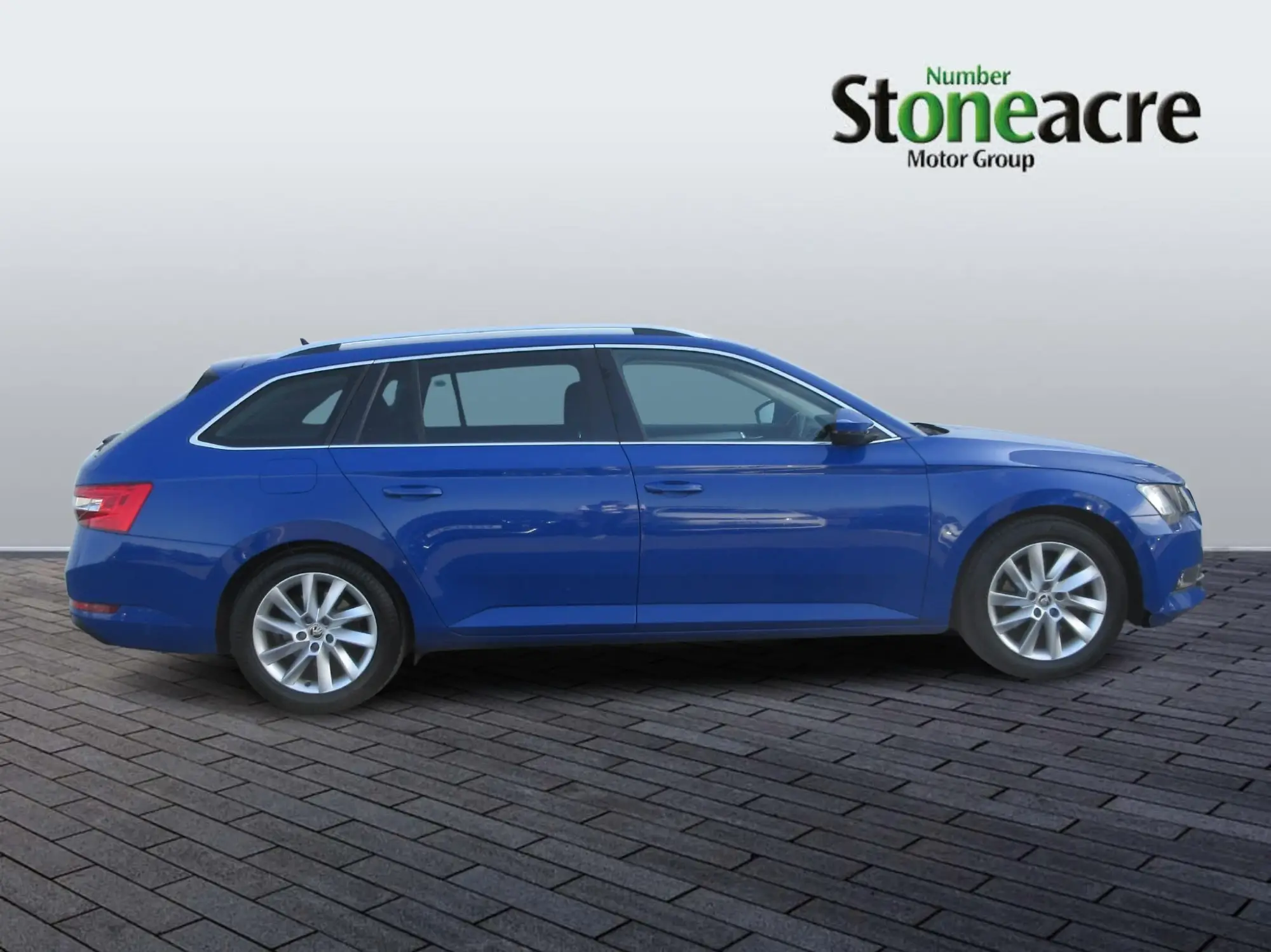 Skoda Superb 2.0 TDI SE Technology Euro 6 (s/s) 5dr MF18AXJ Image 2