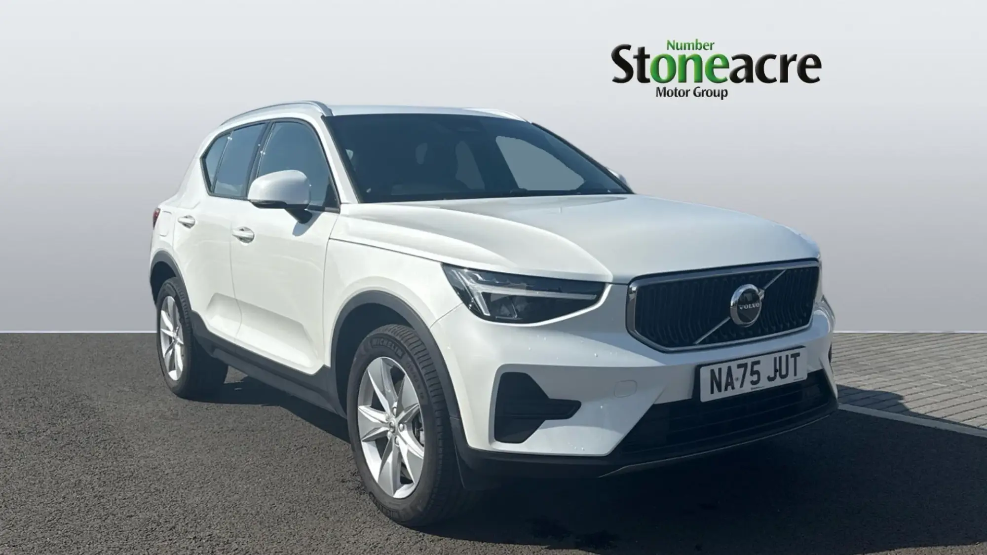 Volvo XC40 Core B3 (163 hp) Auto NA75JUT Image 1