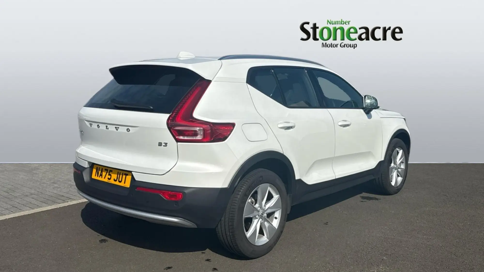 Volvo XC40 Core B3 (163 hp) Auto NA75JUT Image 2