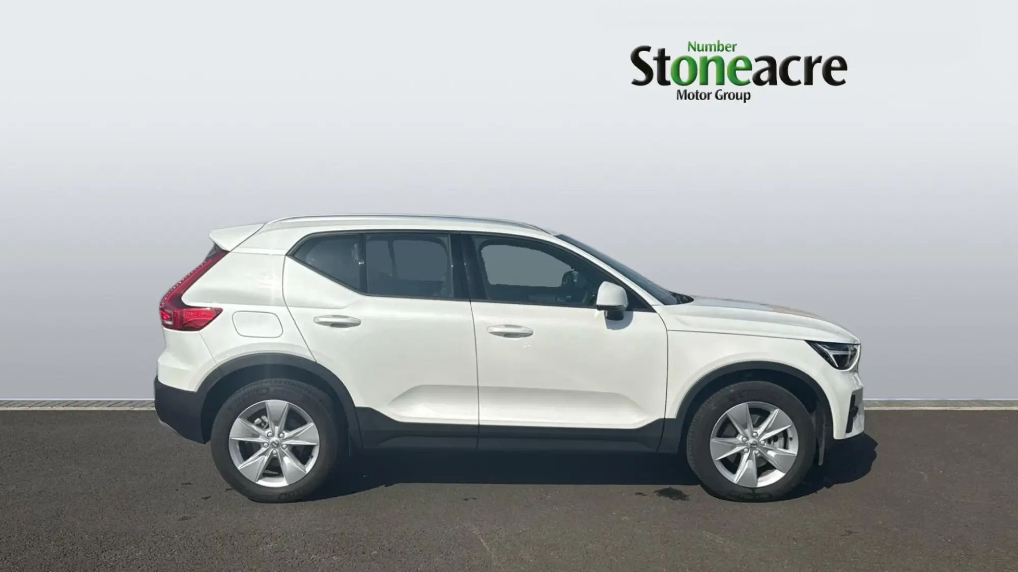 Volvo XC40 Core B3 (163 hp) Auto NA75JUT Image 3