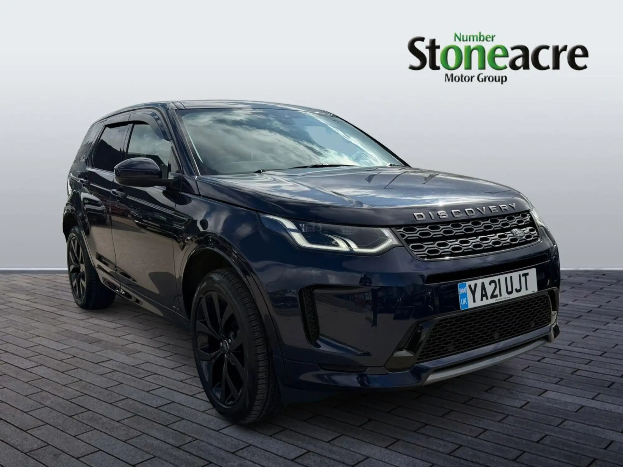 Land Rover Discovery Sport 1.5 P300e 12.2kWh R-Dynamic SE Auto 4WD Euro 6 (s/s) 5dr YA21UJT Image 1