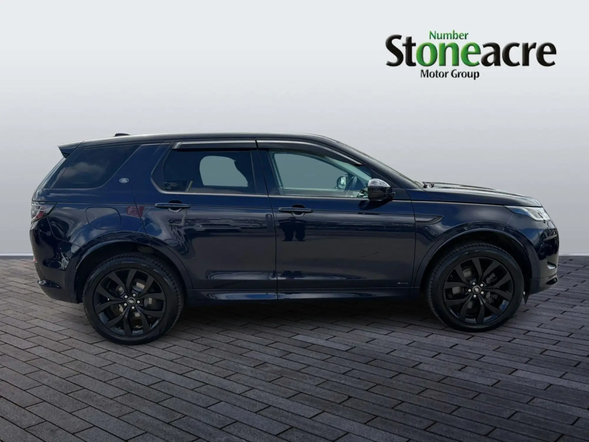 Land Rover Discovery Sport 1.5 P300e 12.2kWh R-Dynamic SE Auto 4WD Euro 6 (s/s) 5dr YA21UJT Image 2