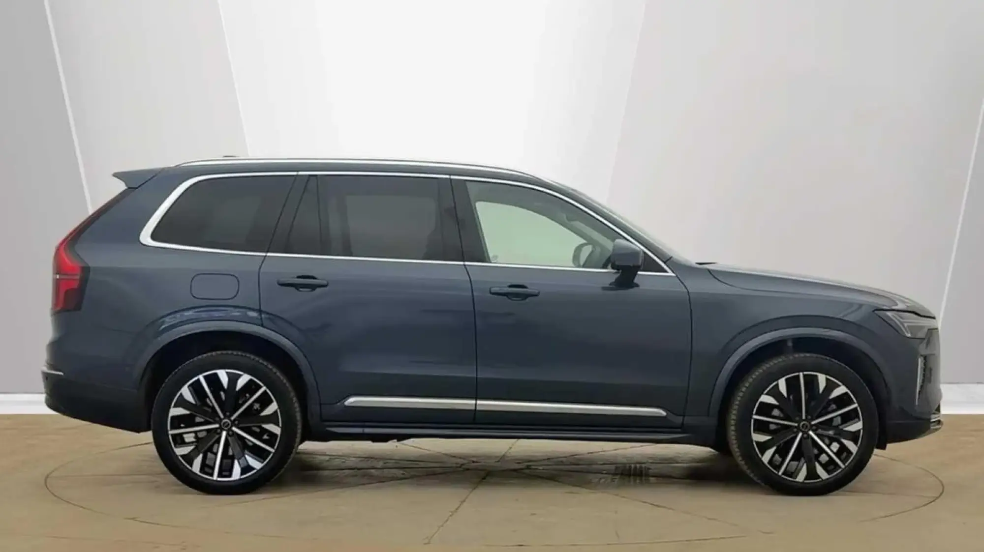Volvo XC90 Image 2