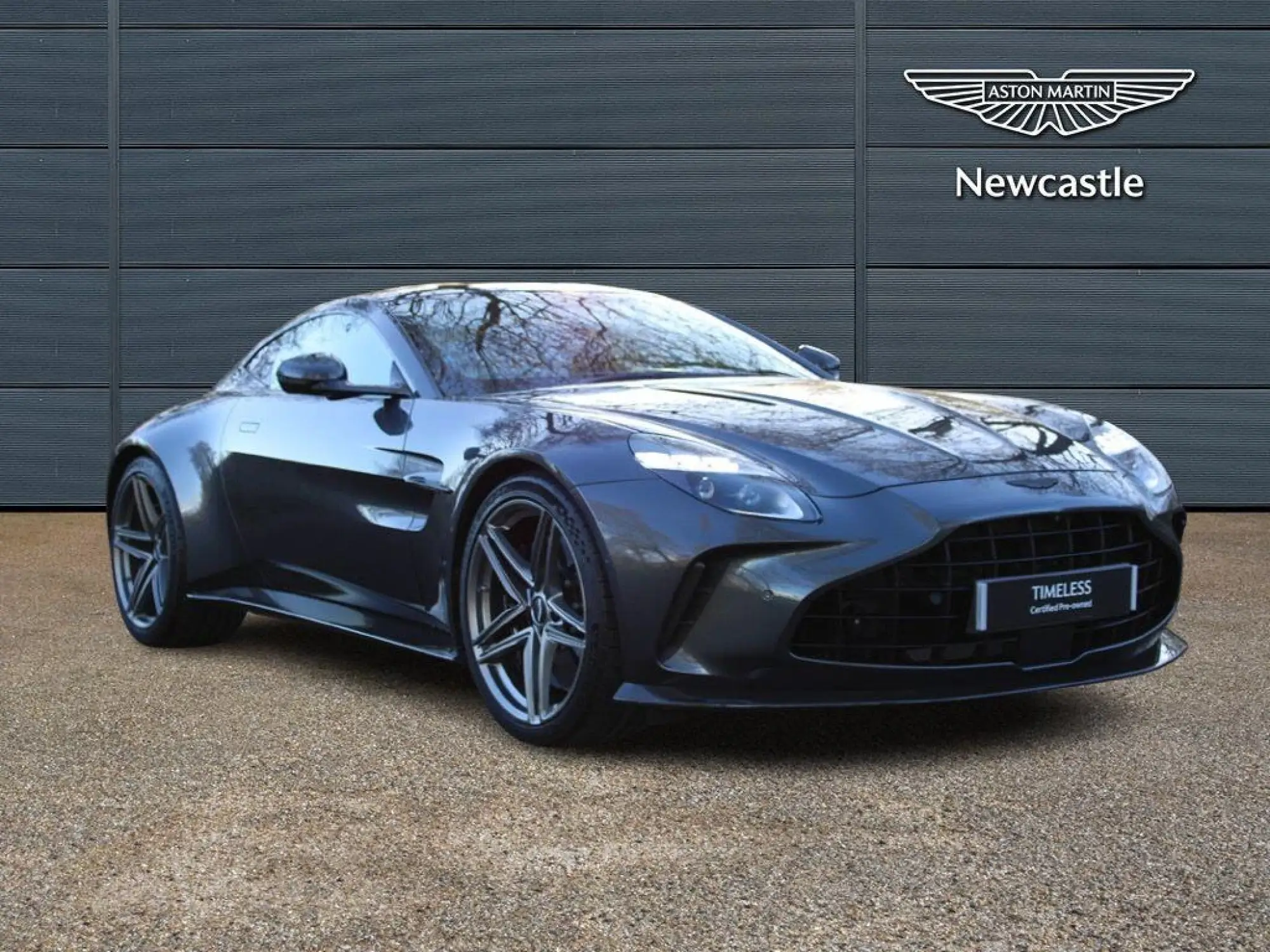 Aston Martin Vantage Image 1