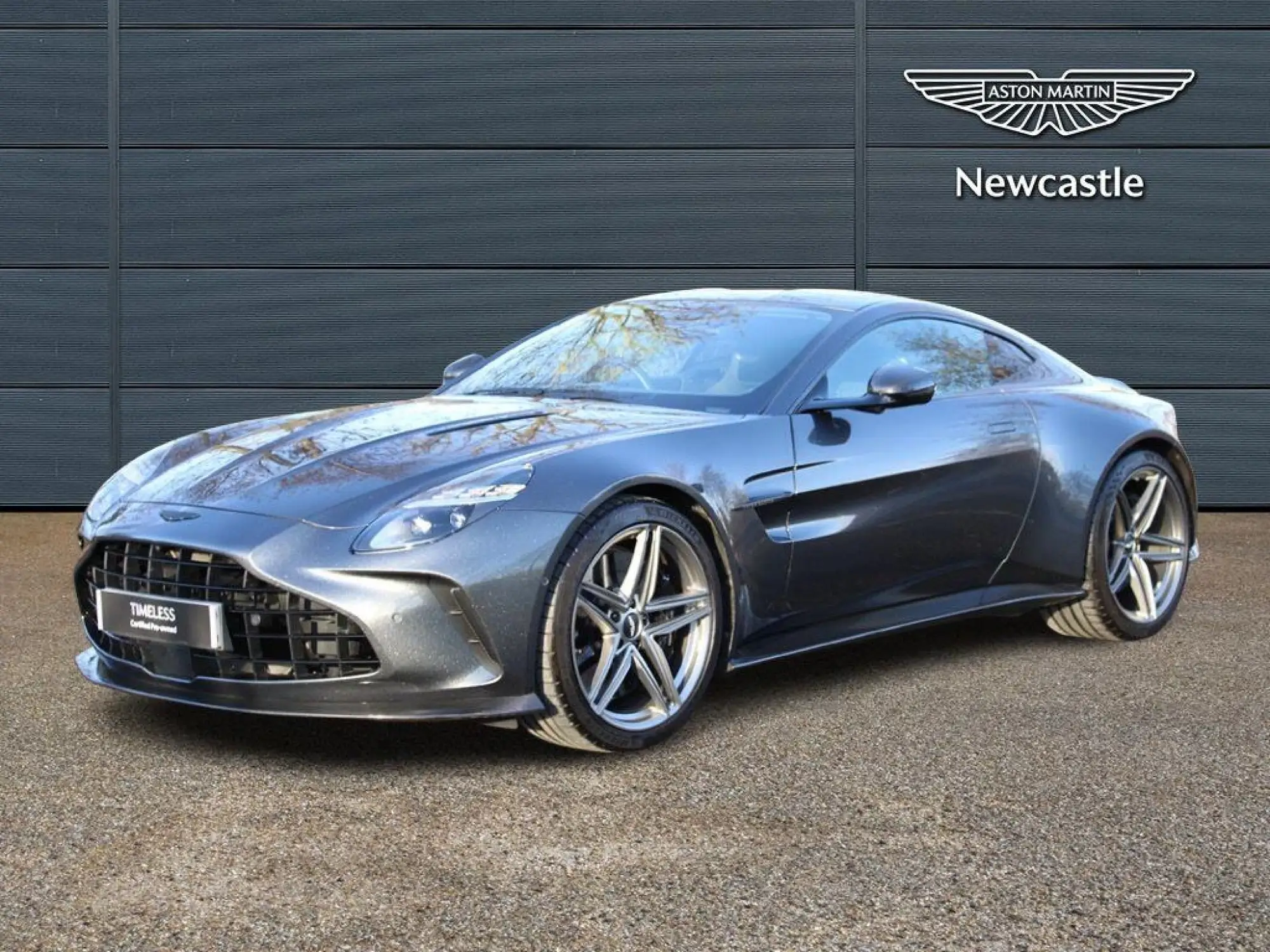 Aston Martin Vantage Image 3