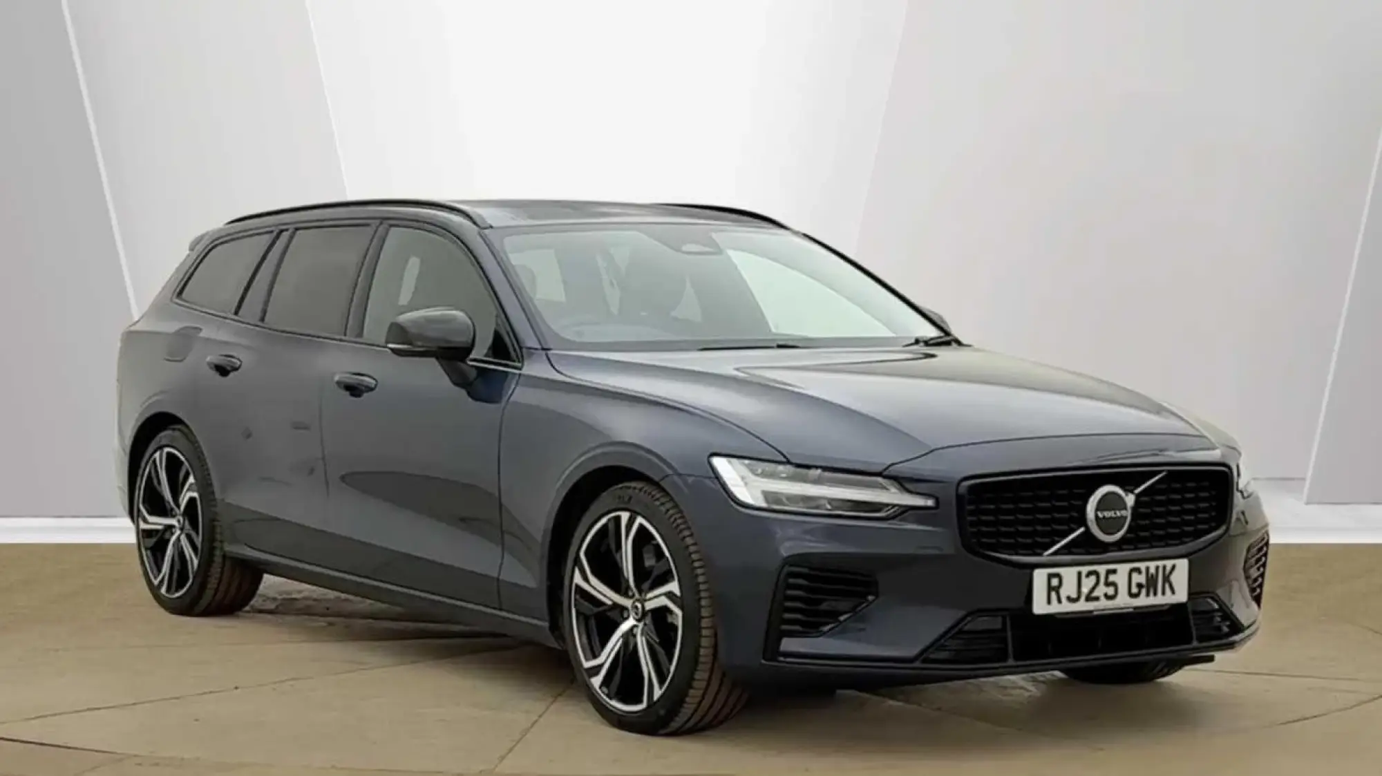 Volvo V60 Plug-In Hybrid 2.0 T6 18.8kWh Plus Auto AWD Euro 6 (s/s) 5dr RJ25GWK Image 1