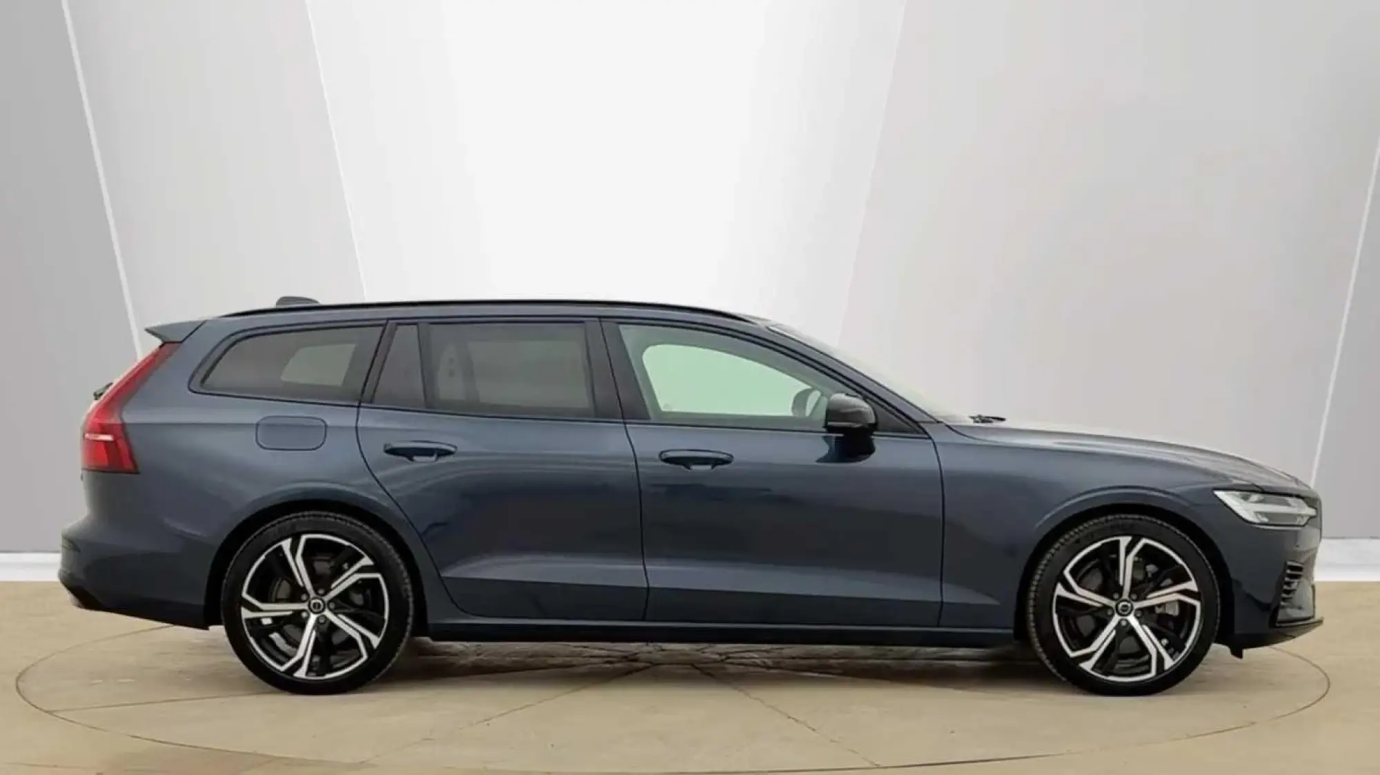 Volvo V60 Plug-In Hybrid 2.0 T6 18.8kWh Plus Auto AWD Euro 6 (s/s) 5dr RJ25GWK Image 2