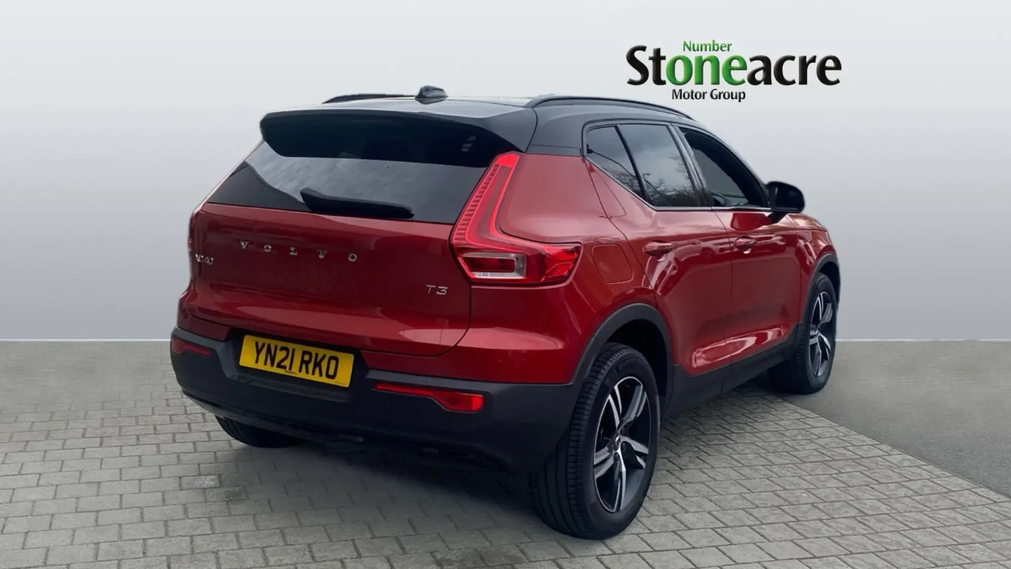 Volvo XC40 R-Design T3 (163 hp) Manual YN21RKO Image 2