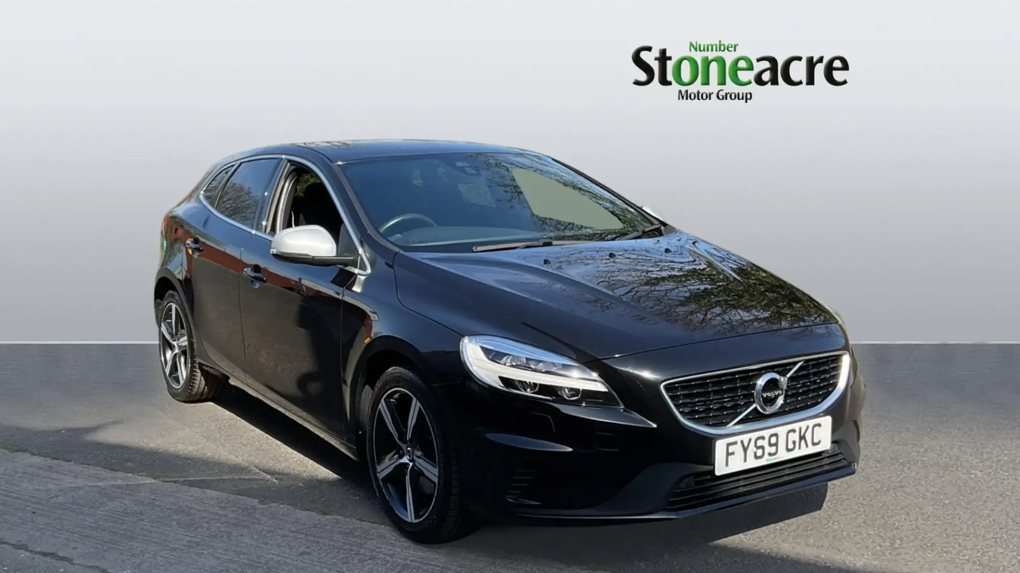 Volvo V40 2.0 T2 R-Design Edition Euro 6 (s/s) 5dr FY69GKC Image 1