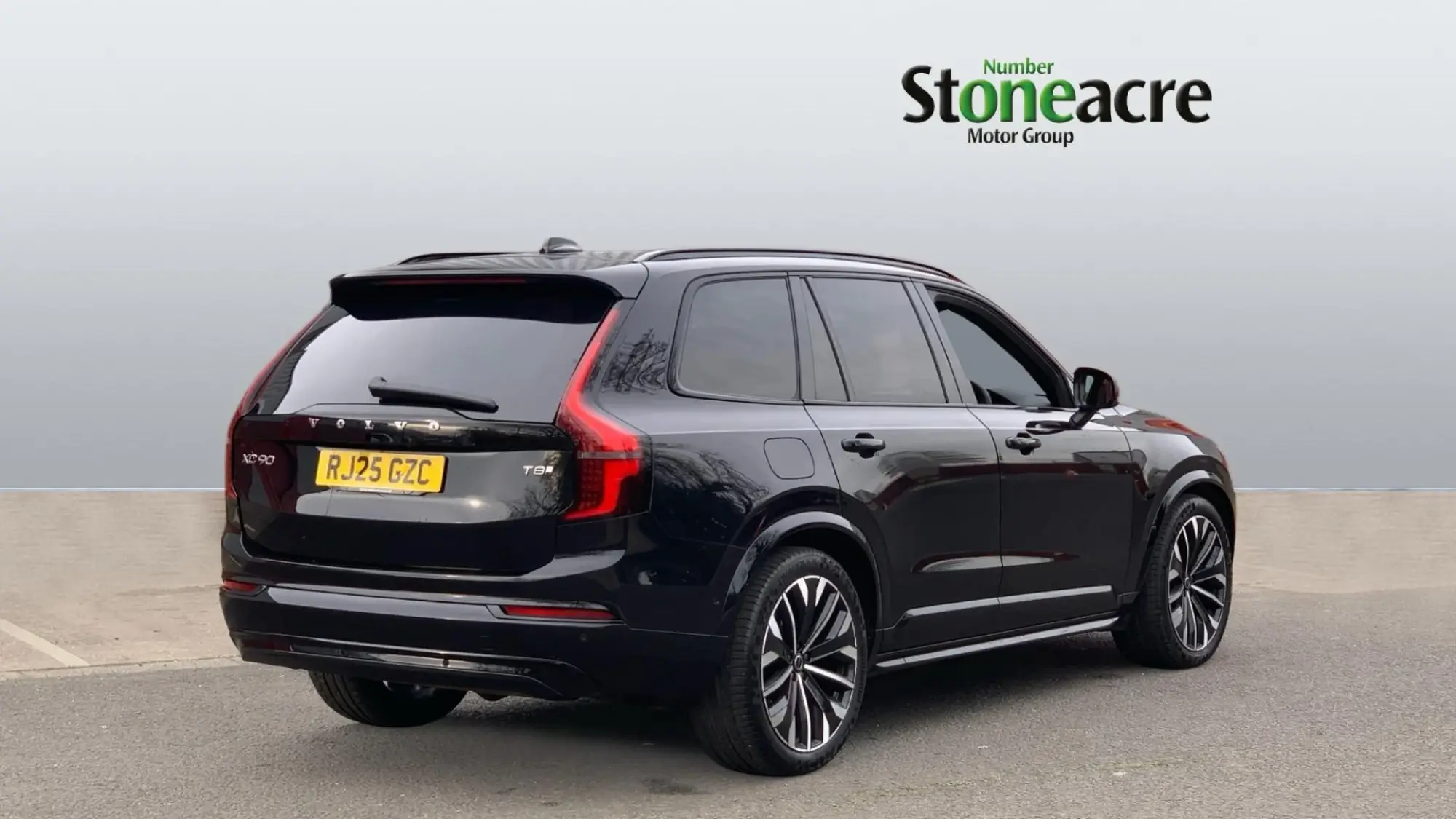 Volvo XC90 2.0 T8 18.8kWh Ultra Dark Auto 4WD Euro 6 (s/s) 5dr RJ25GZC Image 2