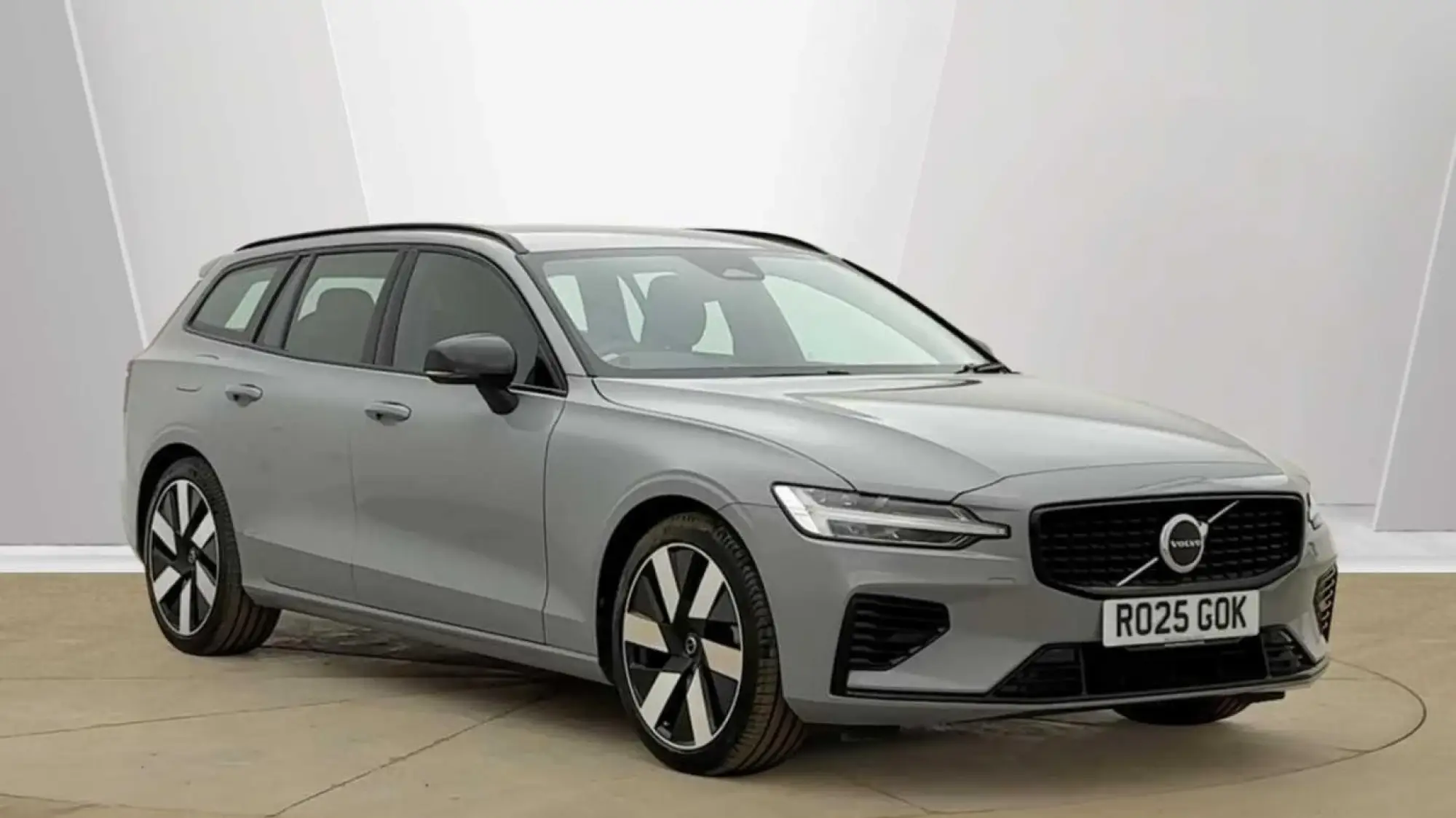Volvo V60 Plug-In Hybrid 2.0 T6 18.8kWh Plus Auto AWD Euro 6 (s/s) 5dr RO25GOK Image 1
