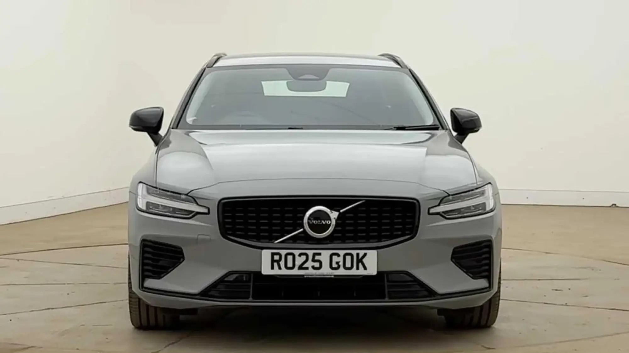 Volvo V60 Plug-In Hybrid 2.0 T6 18.8kWh Plus Auto AWD Euro 6 (s/s) 5dr RO25GOK Image 2