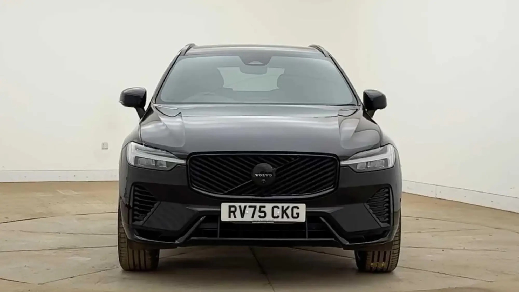 Volvo XC60 2.0 T6 18.8kWh Plus Black Edition Auto AWD Euro 6 (s/s) 5dr RV75CKG Image 2